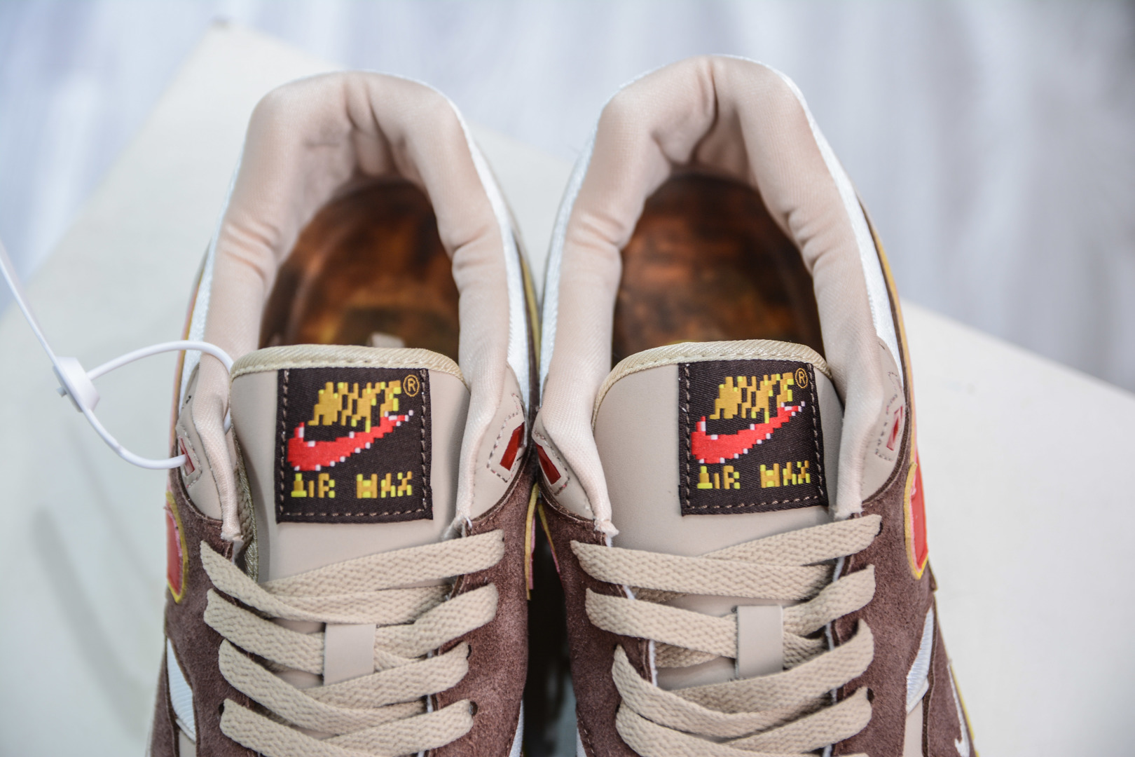 230  NK Air Max 1 初代复古气垫慢跑鞋    HV5776-200