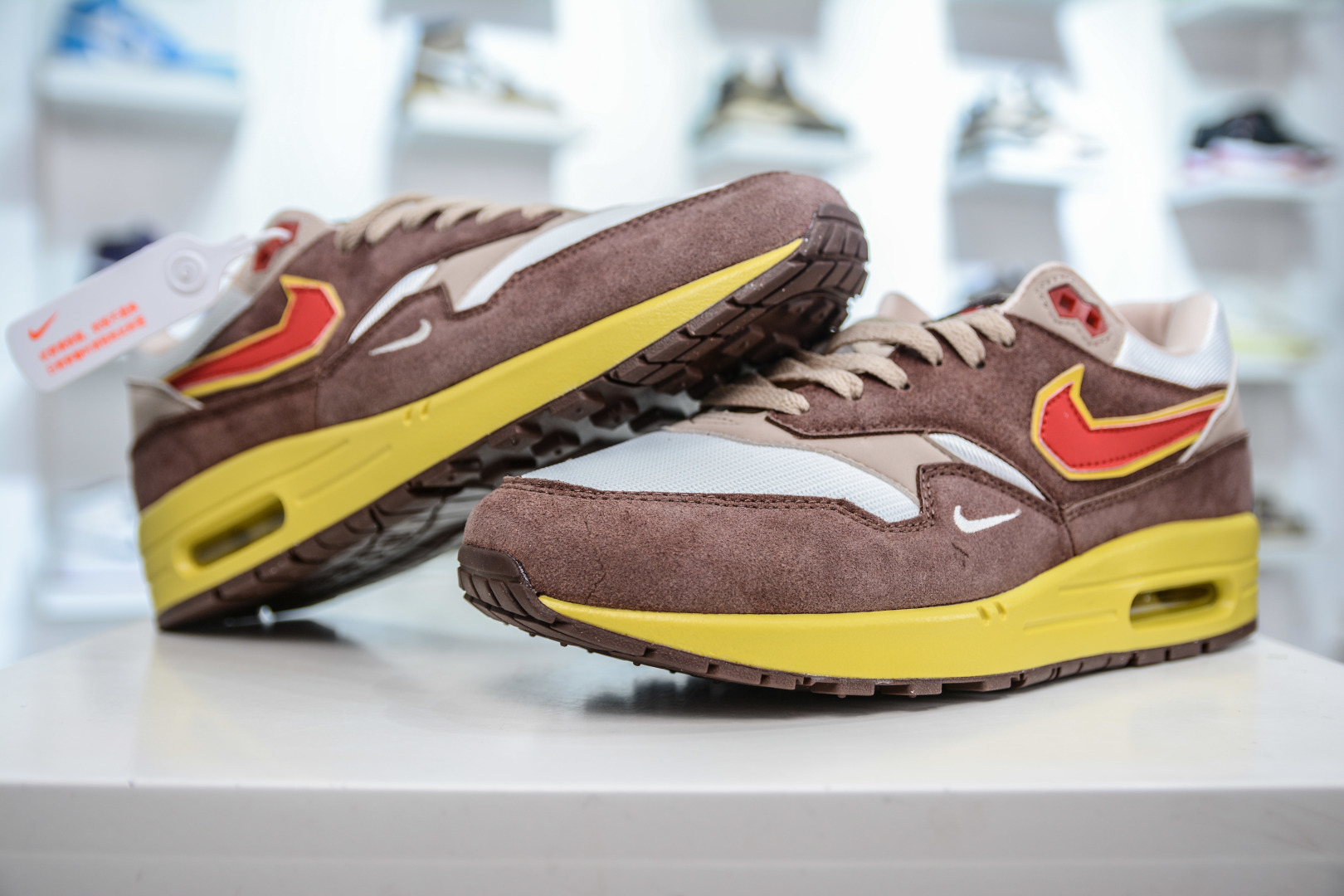 230  NK Air Max 1 初代复古气垫慢跑鞋    HV5776-200