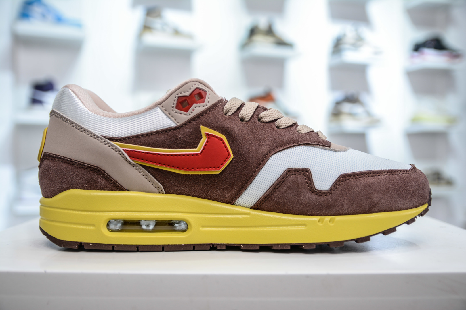 230  NK Air Max 1 初代复古气垫慢跑鞋    HV5776-200