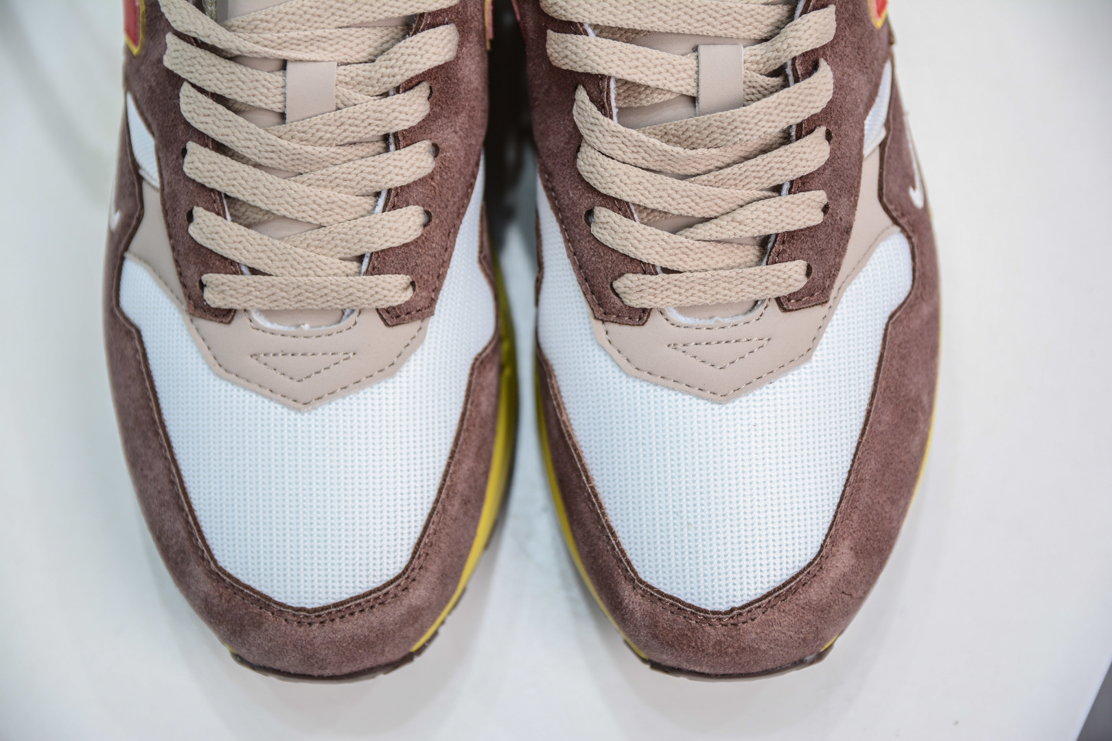 230  NK Air Max 1 初代复古气垫慢跑鞋    HV5776-200