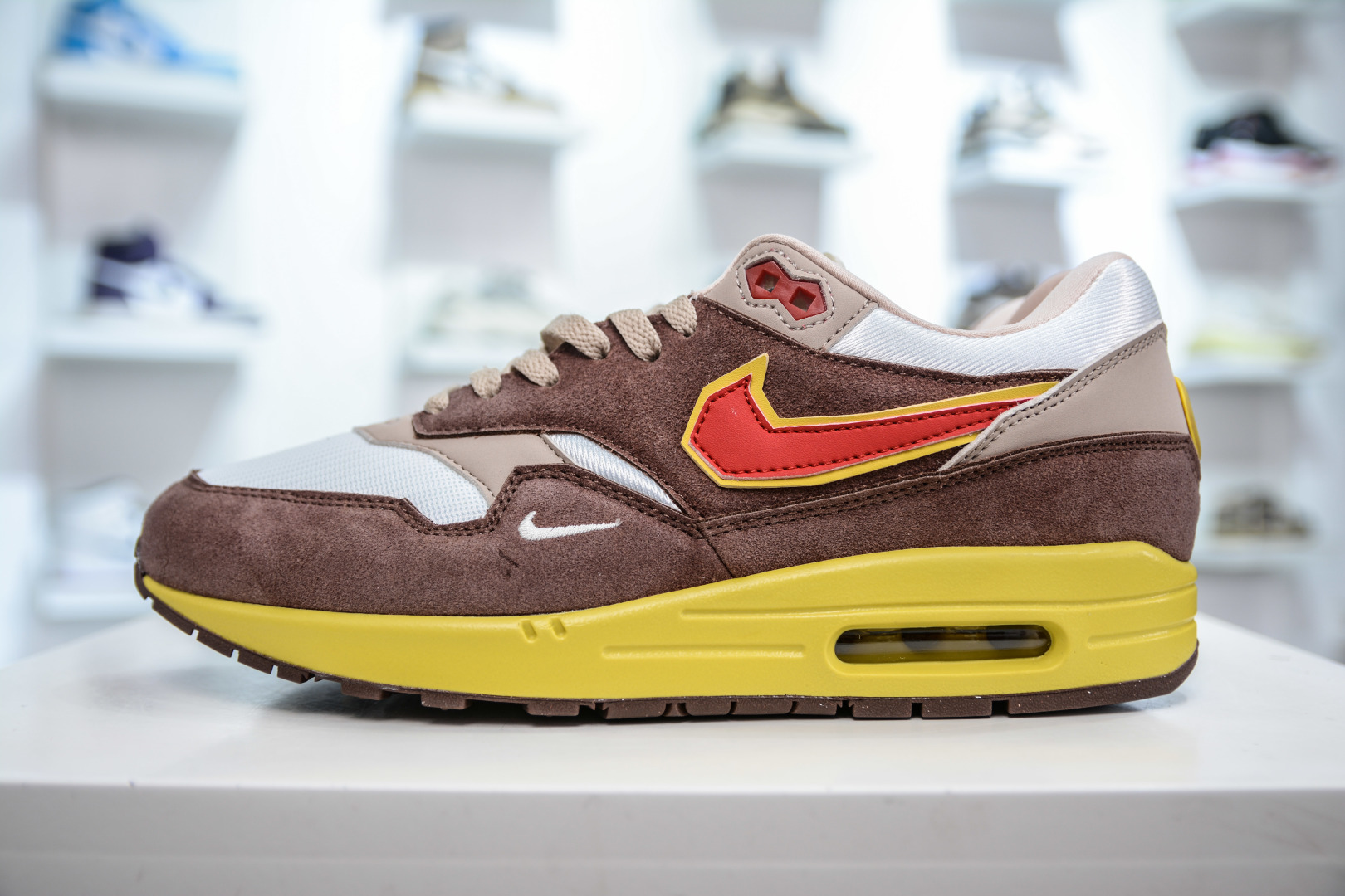 230  NK Air Max 1 初代复古气垫慢跑鞋    HV5776-200