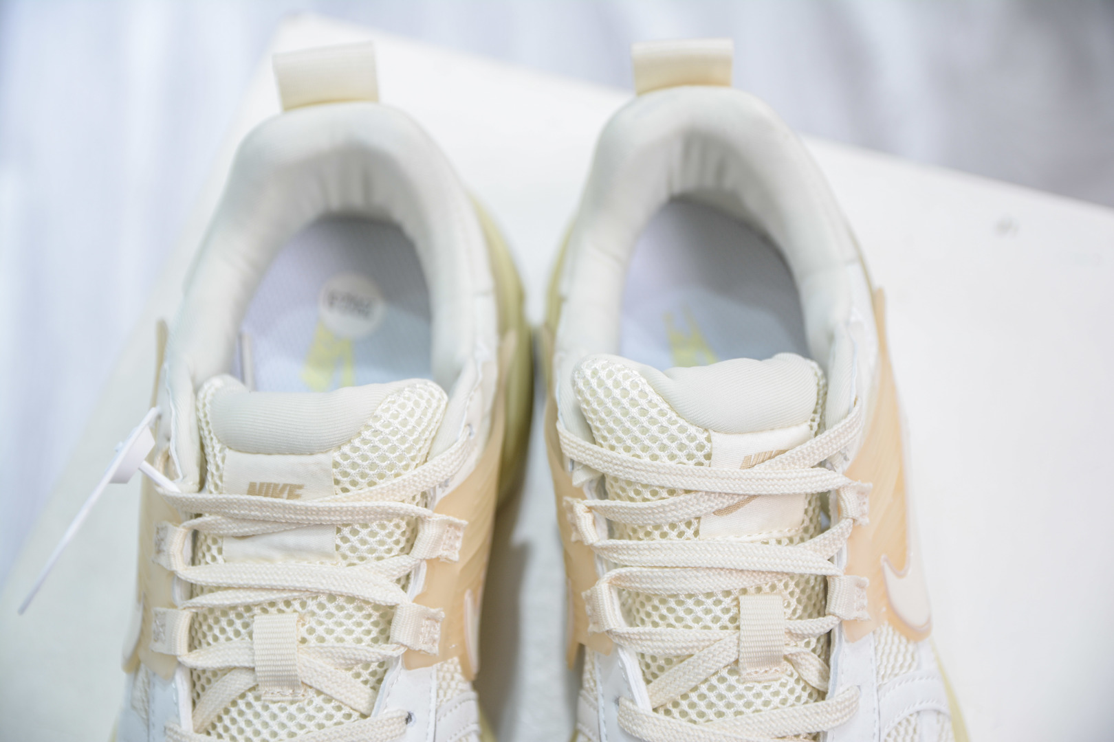 200 推优势好价 NIKE V2K Runtekk 充正版本减震防滑复古低帮跑步鞋 HQ1512-110