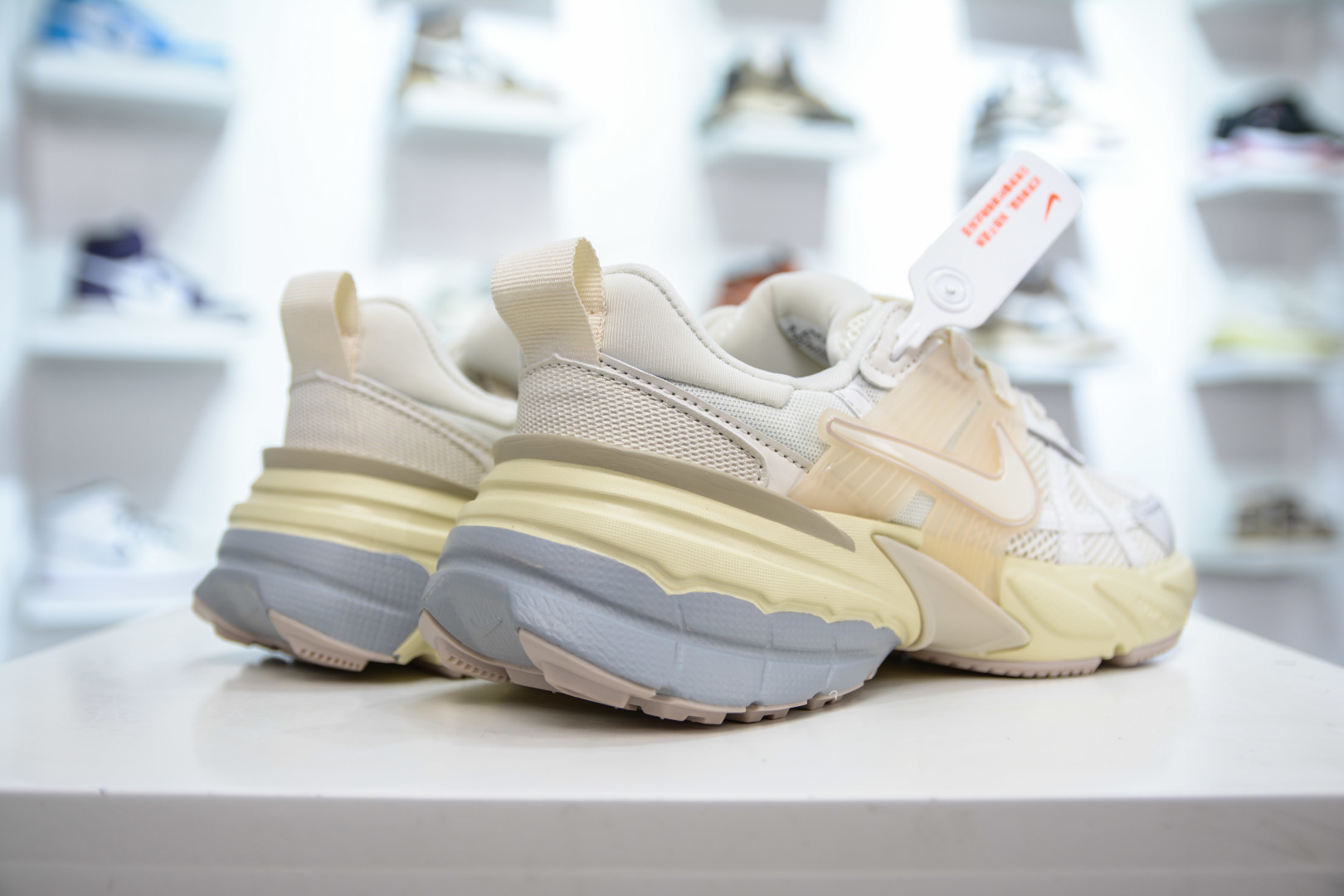 200 推优势好价 NIKE V2K Runtekk 充正版本减震防滑复古低帮跑步鞋 HQ1512-110