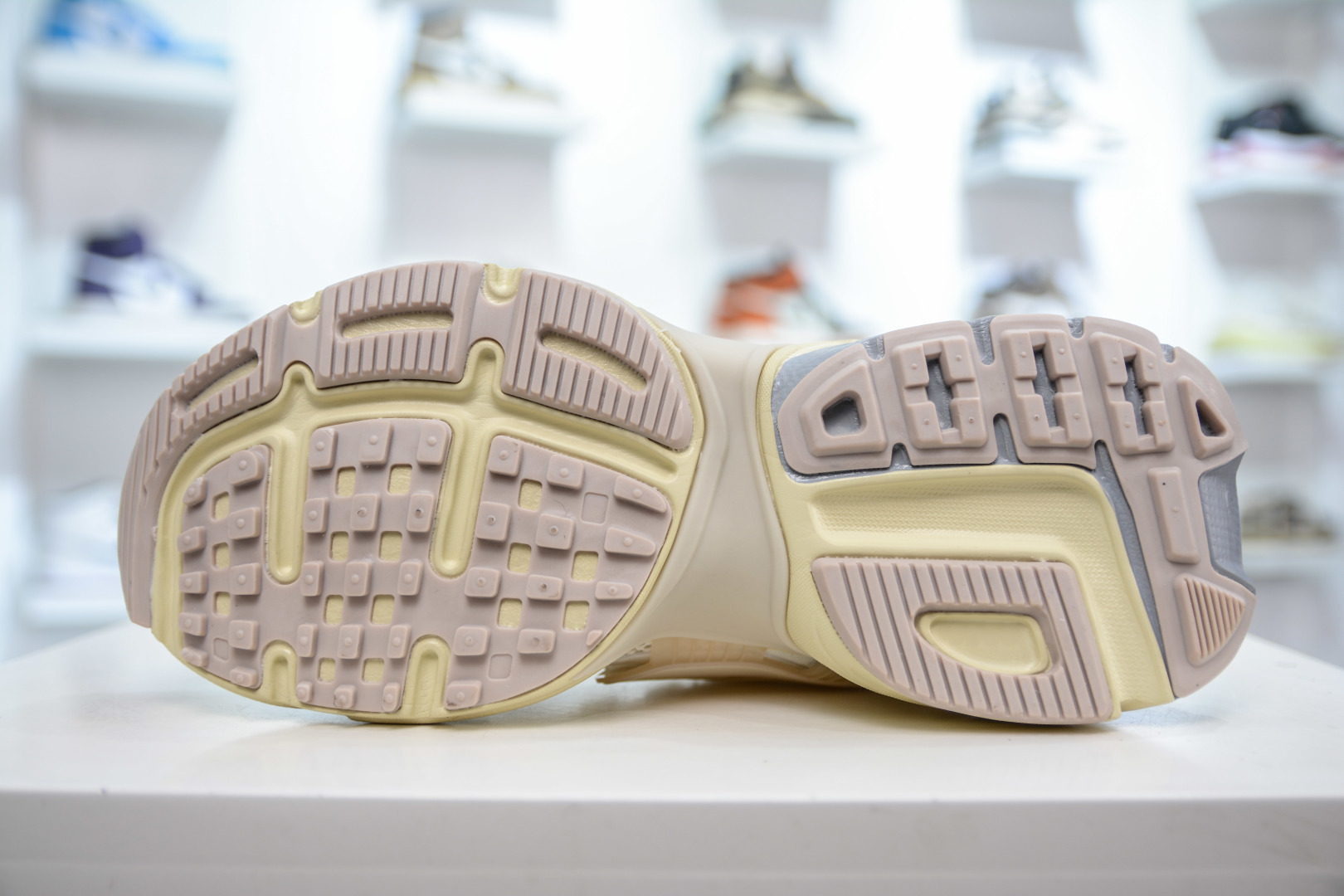 200 推优势好价 NIKE V2K Runtekk 充正版本减震防滑复古低帮跑步鞋 HQ1512-110