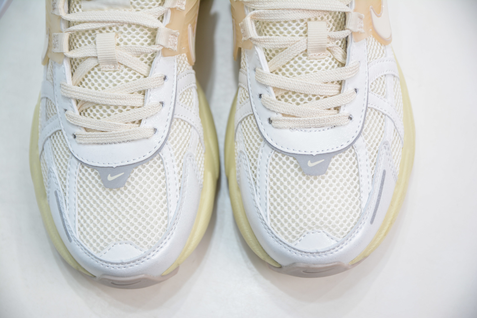 200 推优势好价 NIKE V2K Runtekk 充正版本减震防滑复古低帮跑步鞋 HQ1512-110