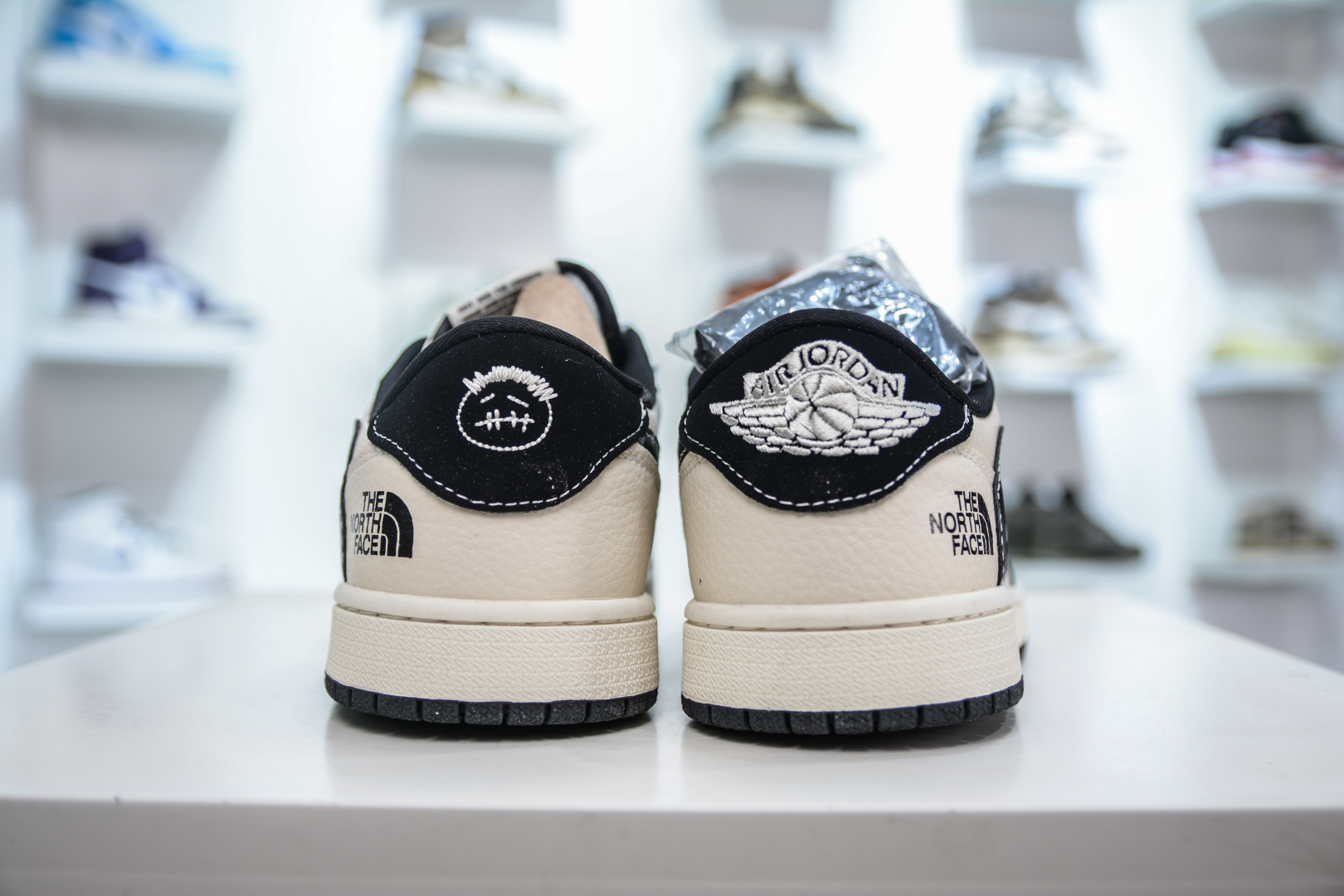 270  TS x Air Jordan 1 Retro Low x The North Face 北面联名-米黑涂鸦勾  XS2024-021