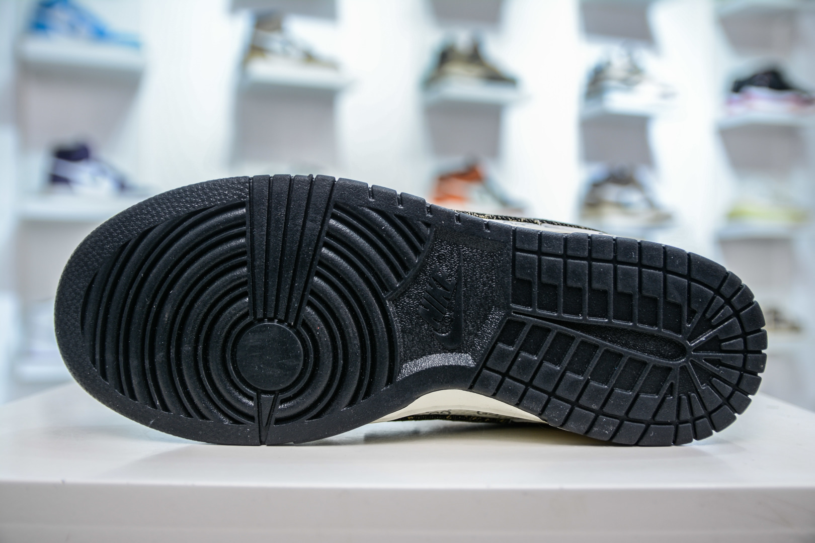 280  Nike SB Dunk Low x GUCCI 古驰联名-白黑牛仔  CH8311-286