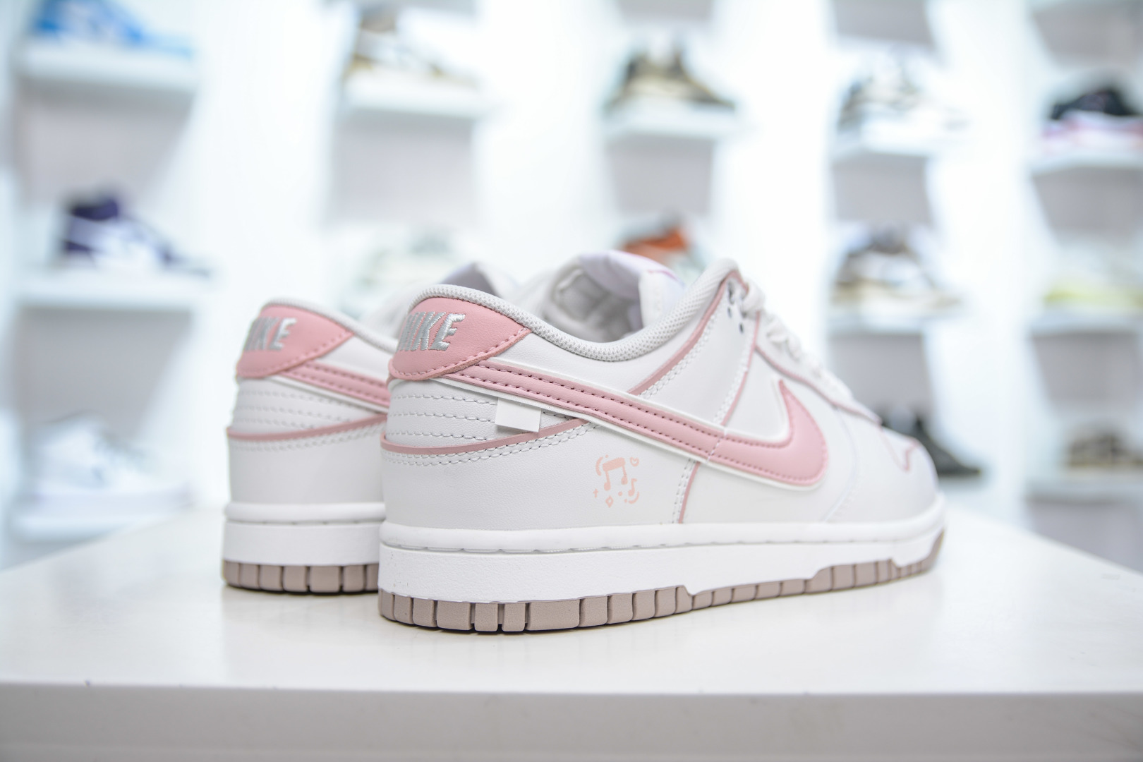 230  YC纯原 Nike Dunk Low 心动旋律 白粉  WP0212-013