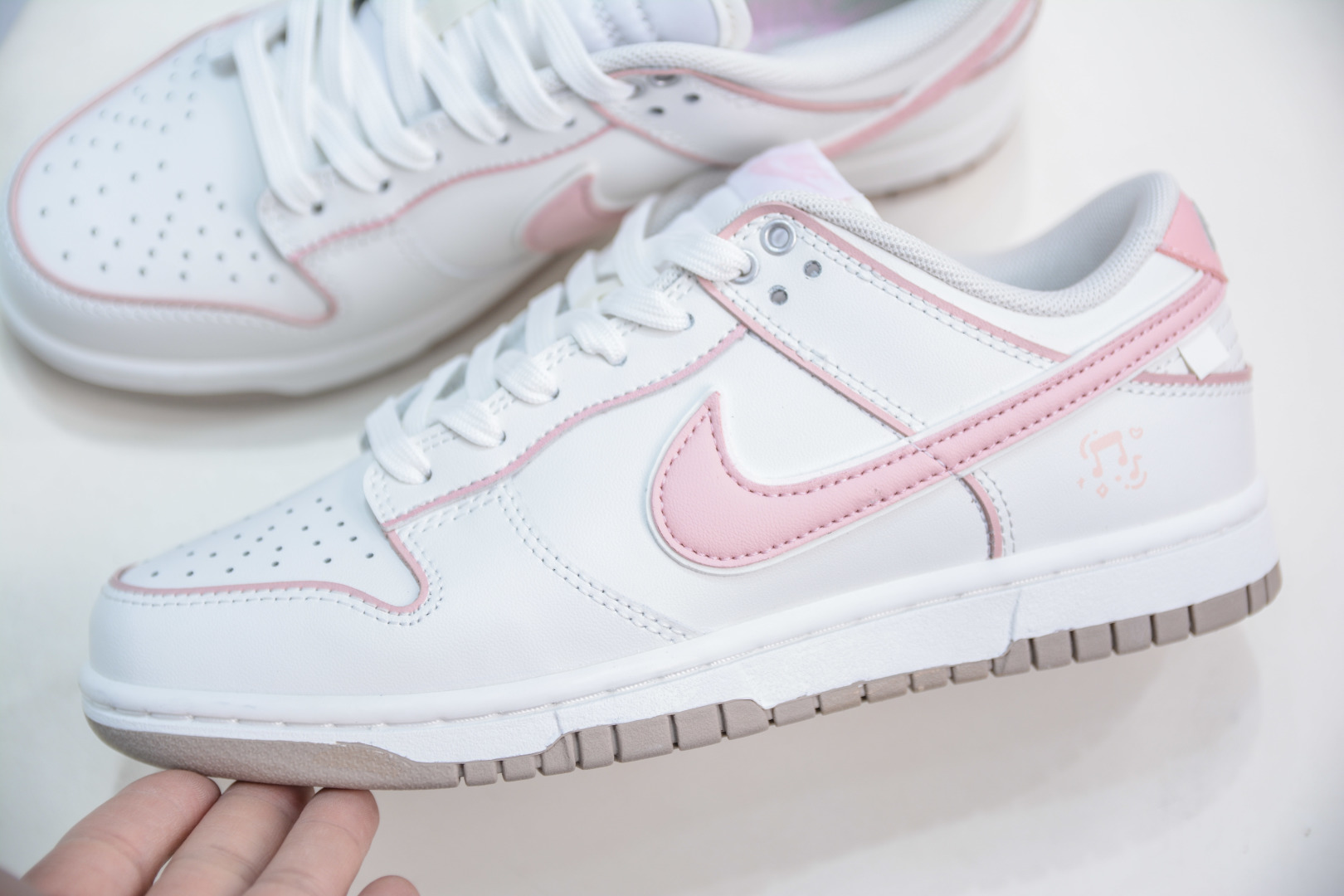 230  YC纯原 Nike Dunk Low 心动旋律 白粉  WP0212-013