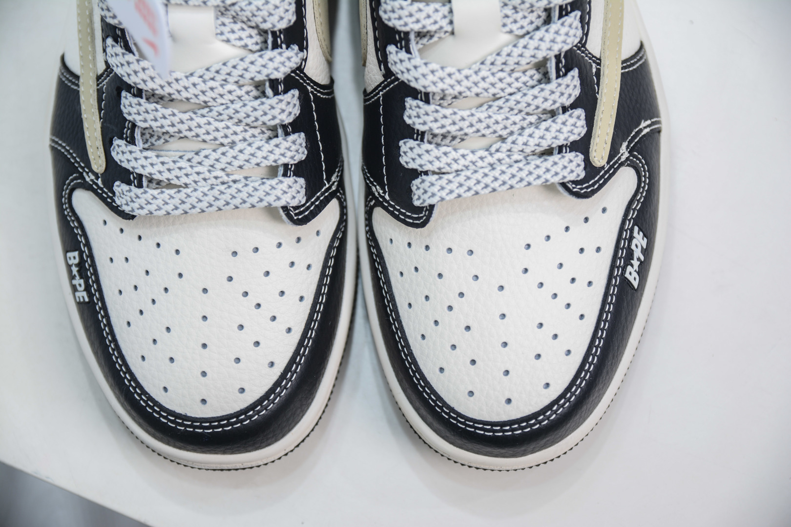 270 TS x Air Jordan AJ1 Low x Bape 猿人头联名-米白黑 倒钩低帮联名定制配色 JJ2508-552