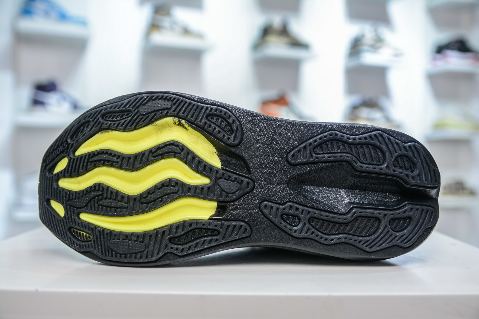 240 Brooks 布鲁克斯 Glycerin Max 超弹轻盈跑步鞋 120436 1B 026