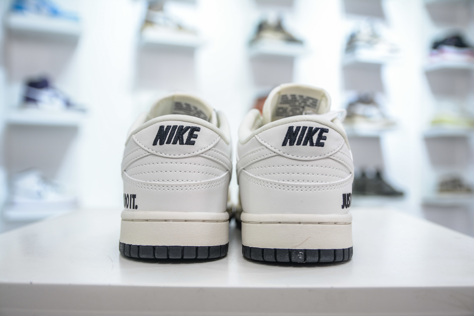 280 Nike SB Dunk Low 米黄白黑勾 KK1333-043