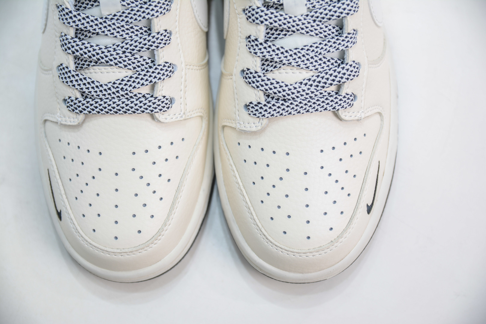280 Nike SB Dunk Low 米黄白黑勾 KK1333-043
