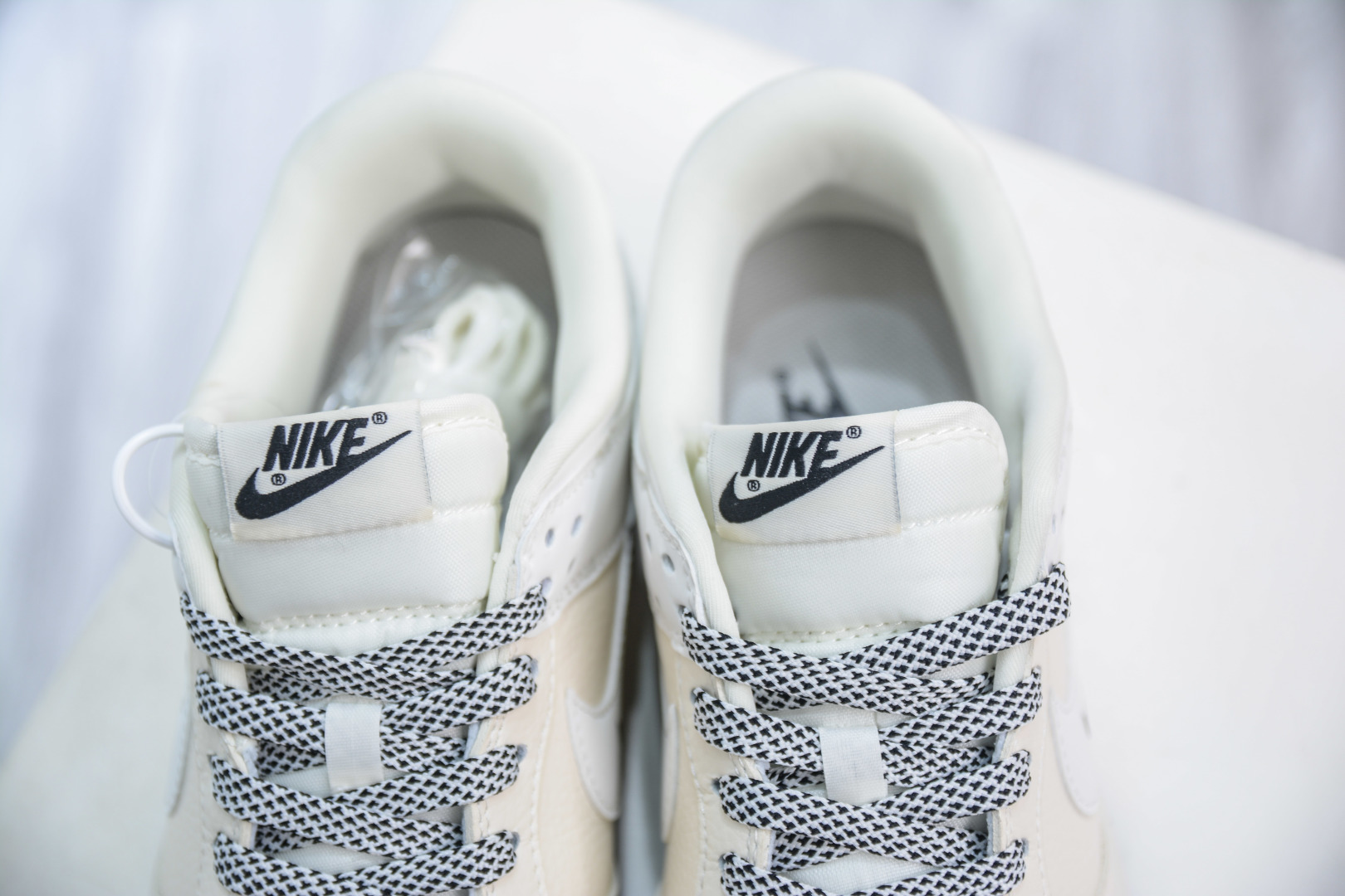 280 Nike SB Dunk Low 米黄白黑勾 KK1333-043