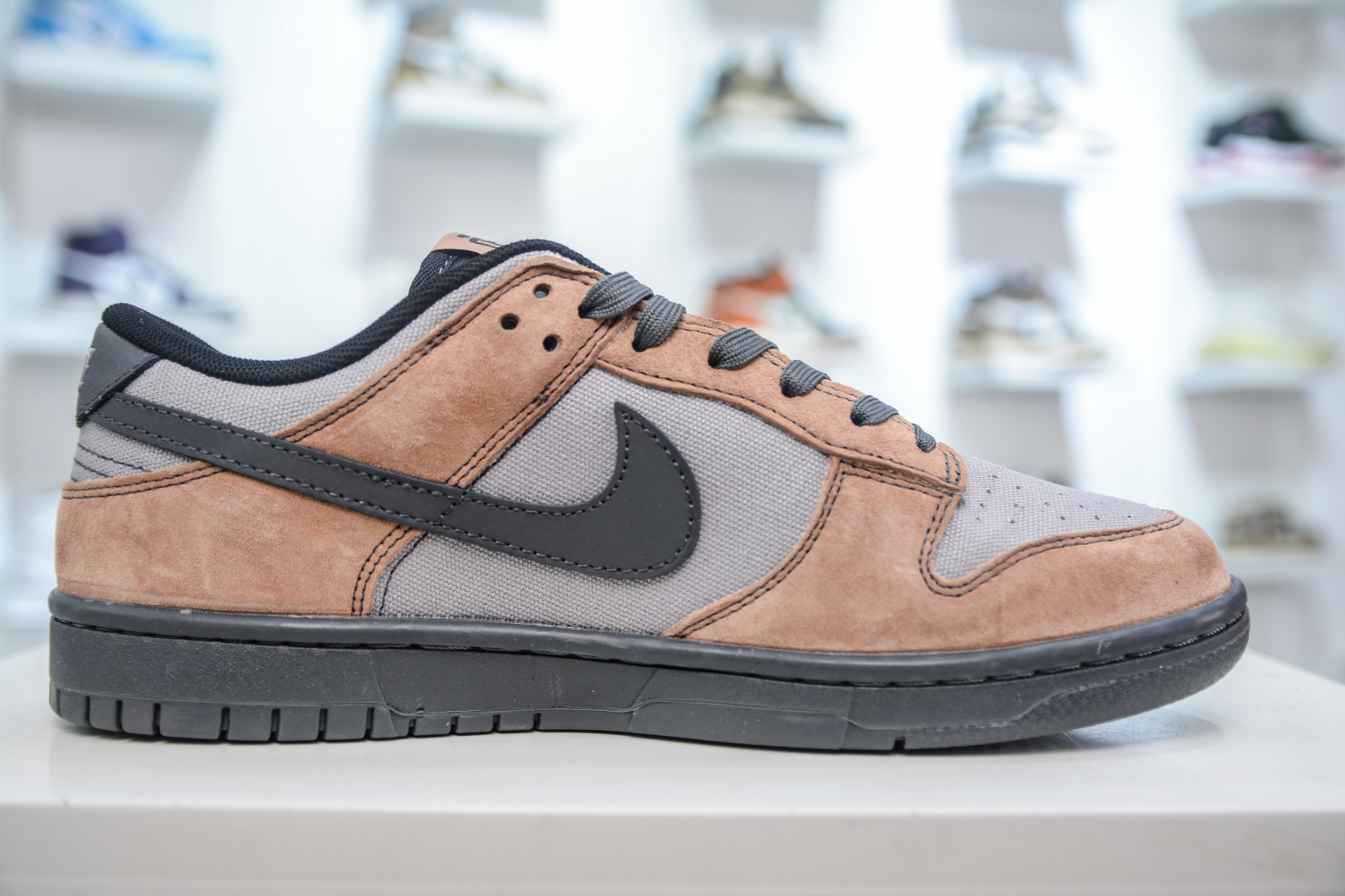 260 Nike SB Dunk Low x Reigning Champ 巴黎世家联名-沙漠灰勾 FX1588-303
