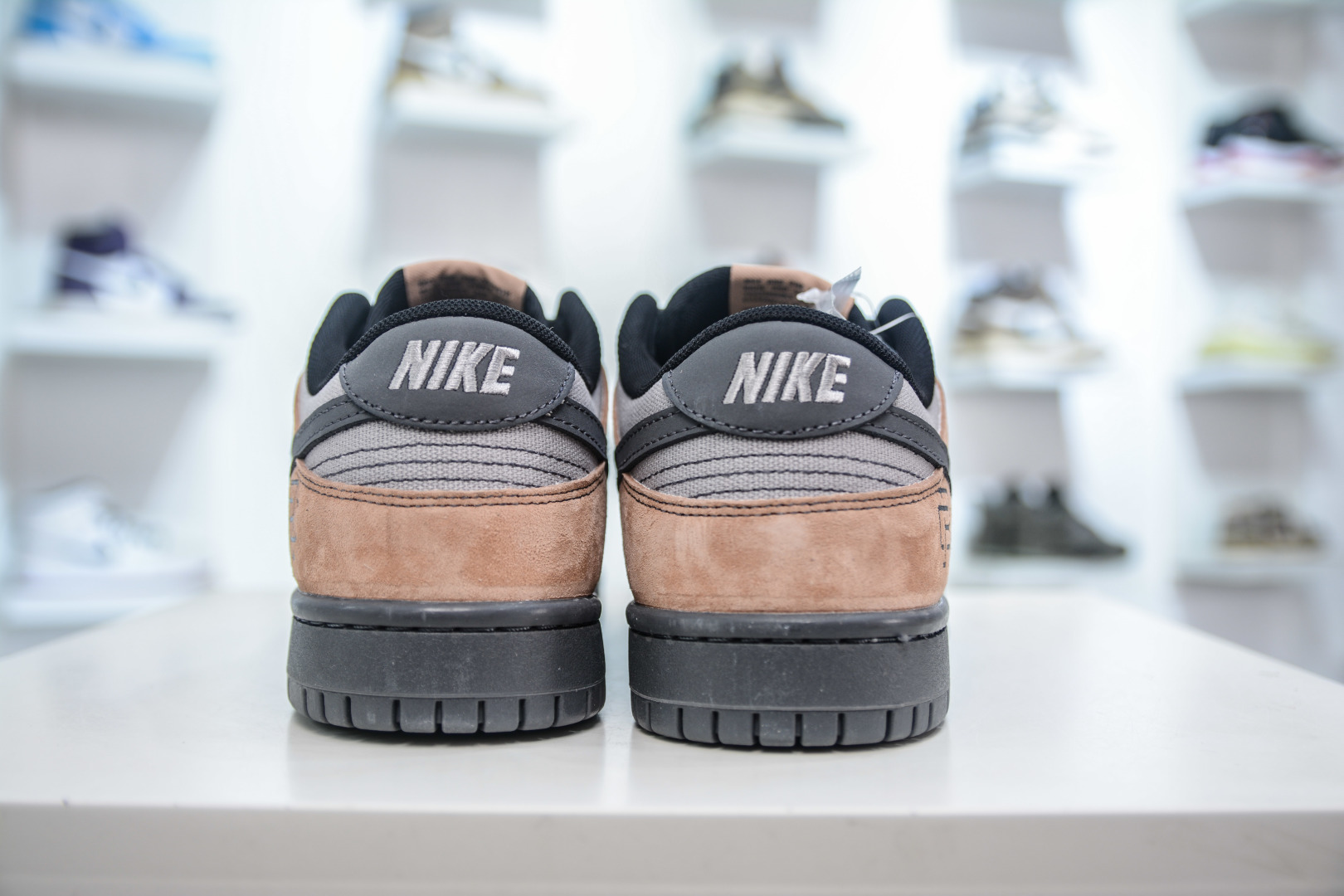 260 Nike SB Dunk Low x Reigning Champ 巴黎世家联名-沙漠灰勾 FX1588-303