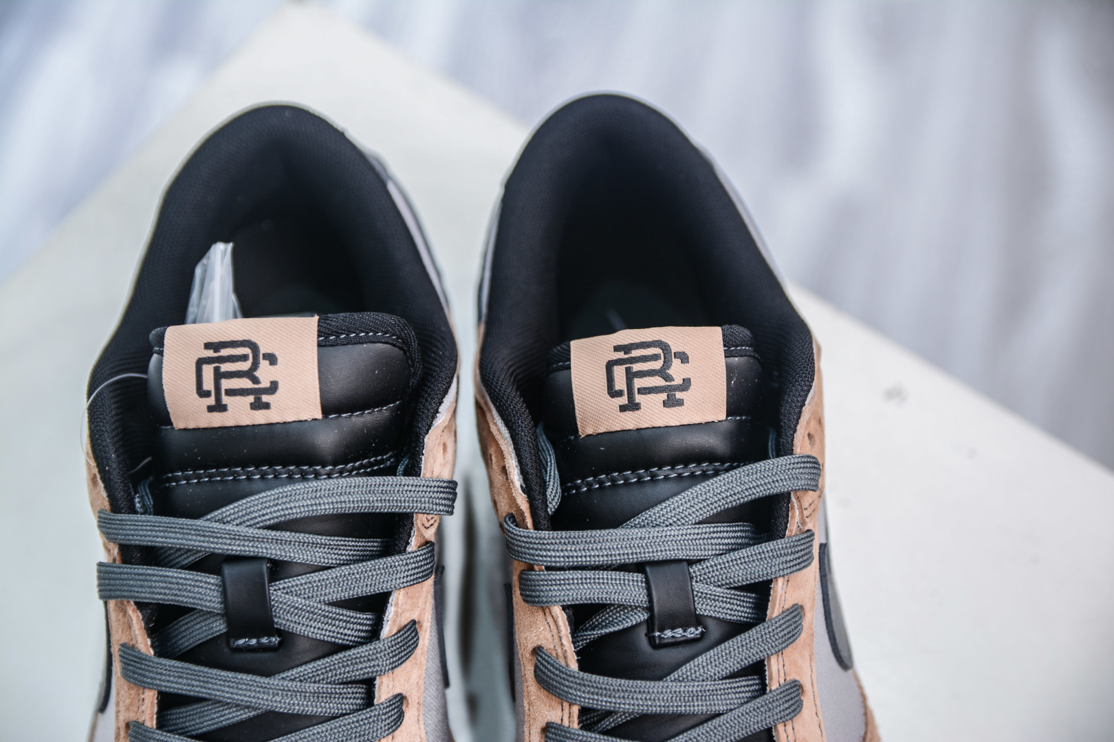 260 Nike SB Dunk Low x Reigning Champ 巴黎世家联名-沙漠灰勾 FX1588-303