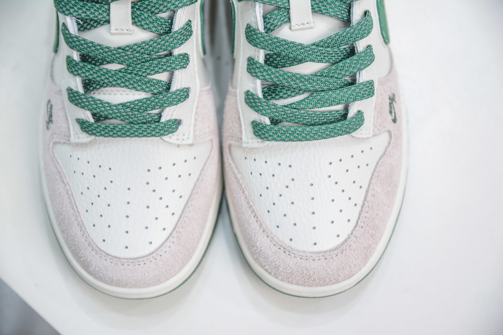260 Nike SB Dunk Low x Stussy 斯图西联名-白灰绿 FX1588-305