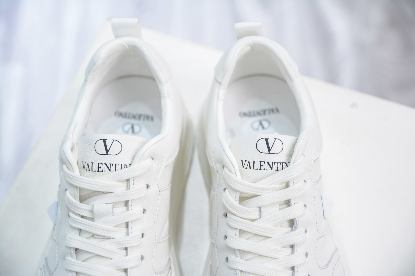 400 【广东纯原版本】Valentino 华伦天奴 Rockstud untitled 厚底休闲铆钉小白鞋
