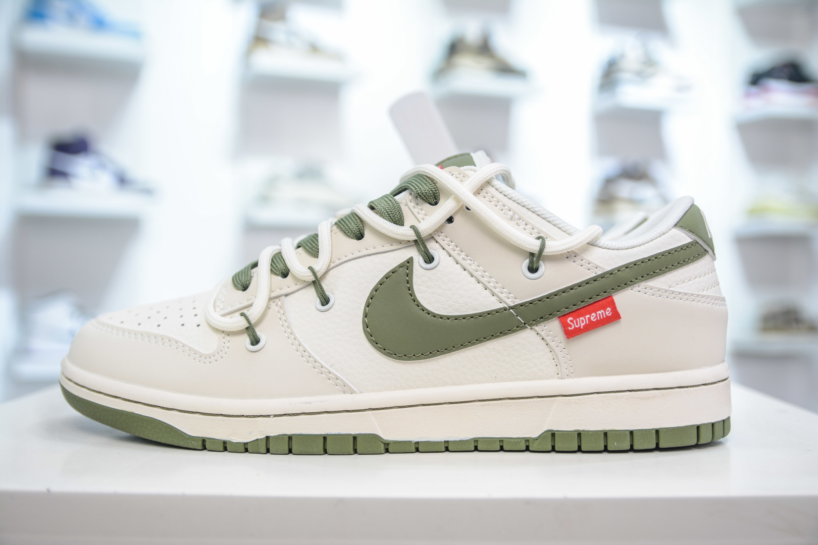 300 Nike SB Dunk Low x Supreme SUP联名-米白绿绑带 DM6868-090