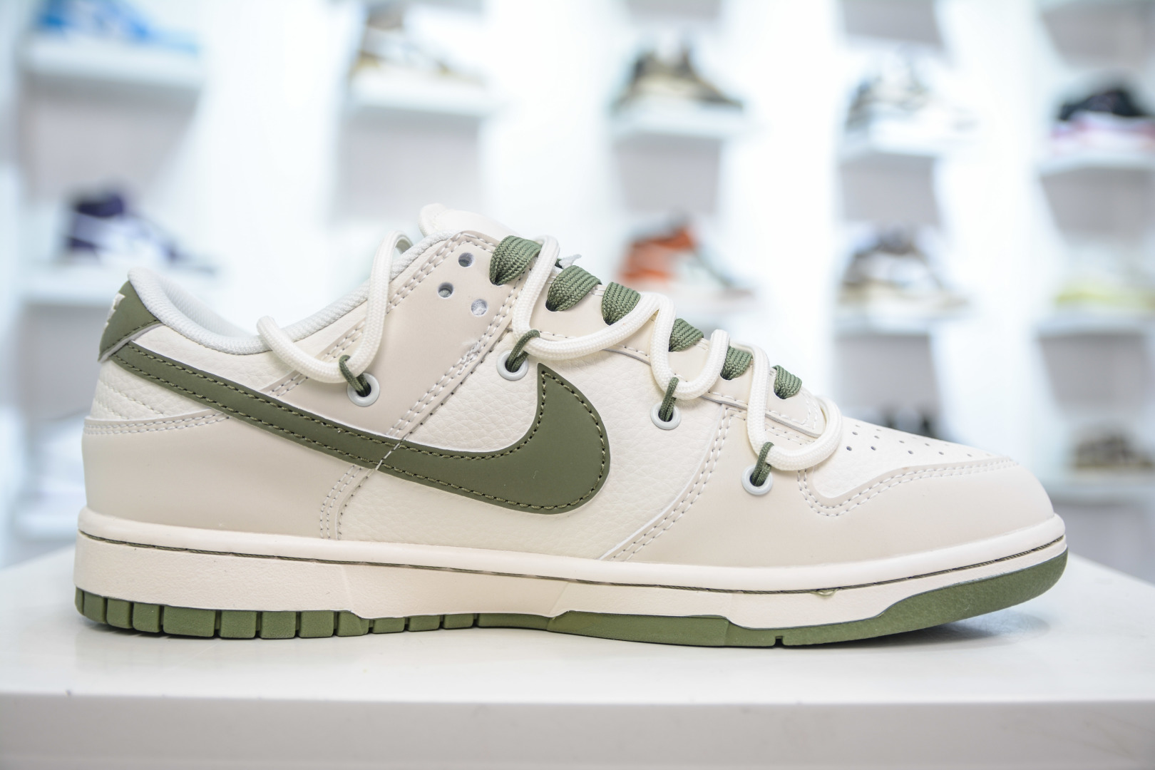 300 Nike SB Dunk Low x Supreme SUP联名-米白绿绑带 DM6868-090
