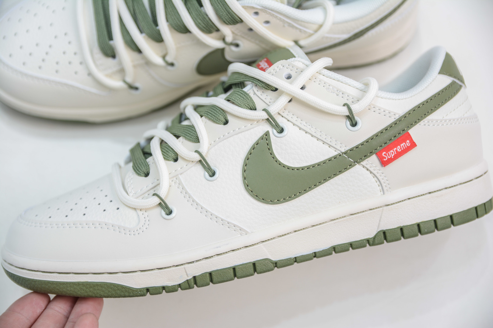 300 Nike SB Dunk Low x Supreme SUP联名-米白绿绑带 DM6868-090