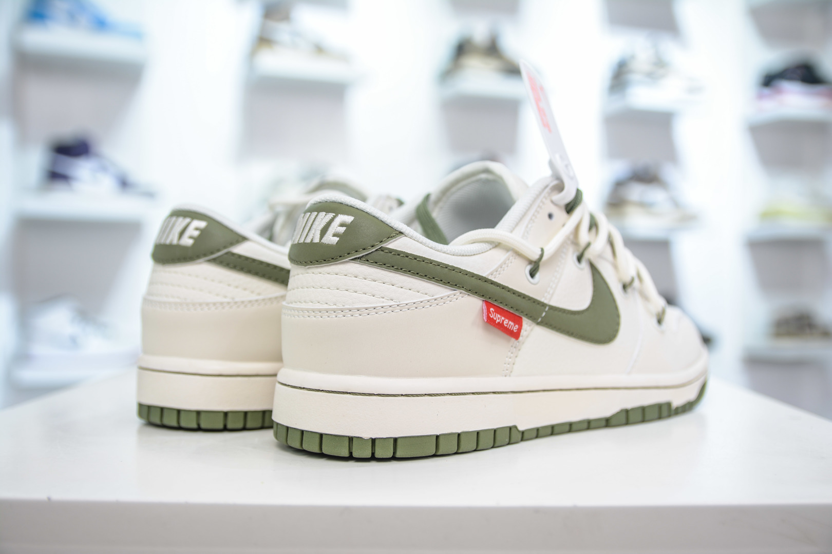 300 Nike SB Dunk Low x Supreme SUP联名-米白绿绑带 DM6868-090