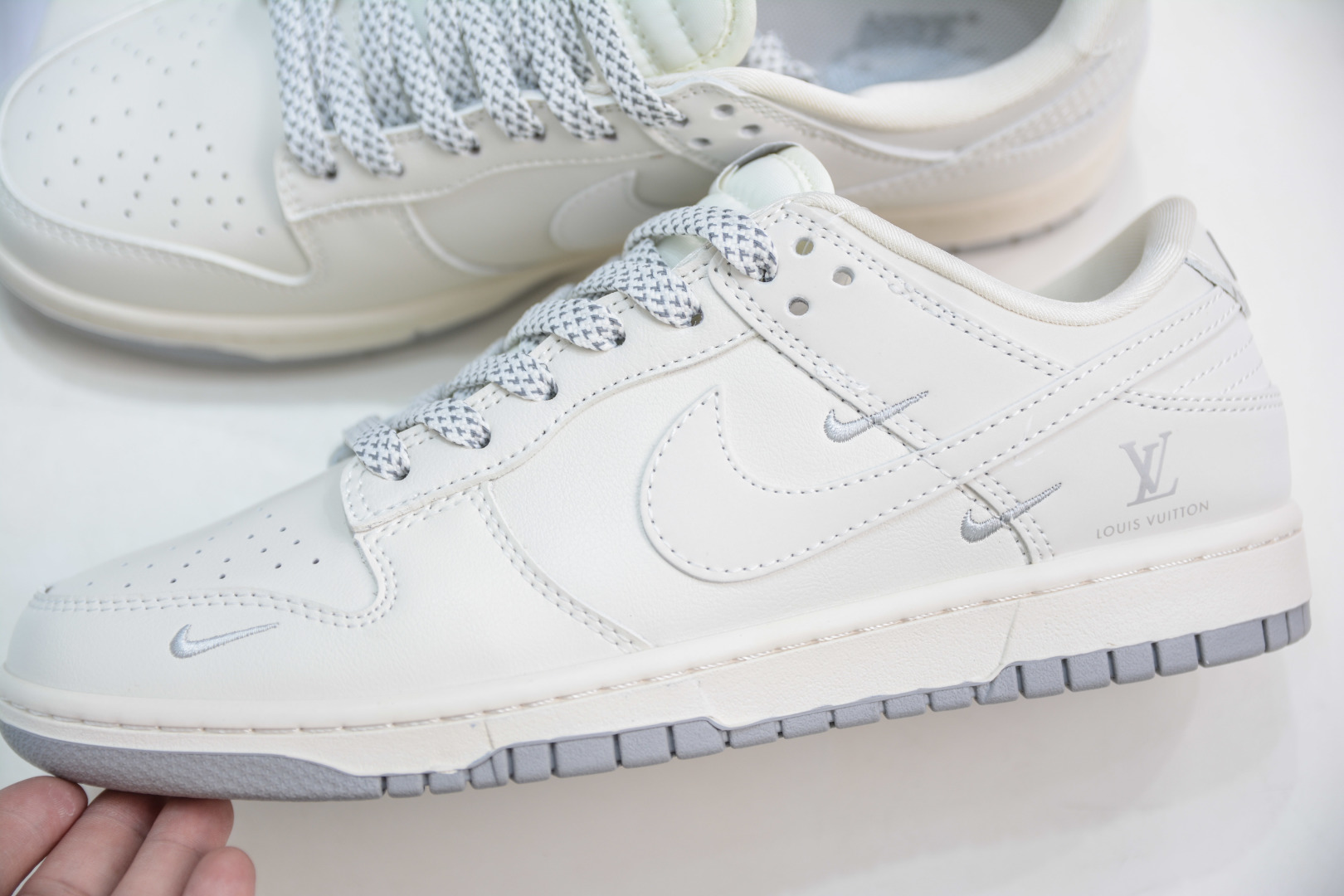 280 Nike SB Dunk Low x Louis Vuitton LV联名-米灰三勾 XX3168-180