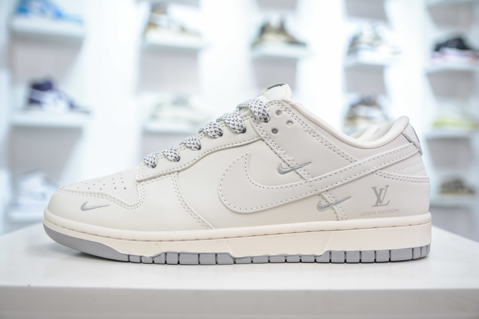 280 Nike SB Dunk Low x Louis Vuitton LV联名-米灰三勾 XX3168-180