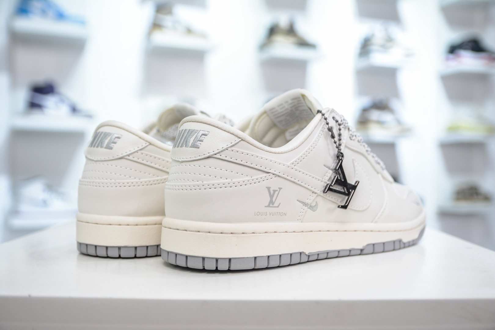 280 Nike SB Dunk Low x Louis Vuitton LV联名-米灰三勾 XX3168-180