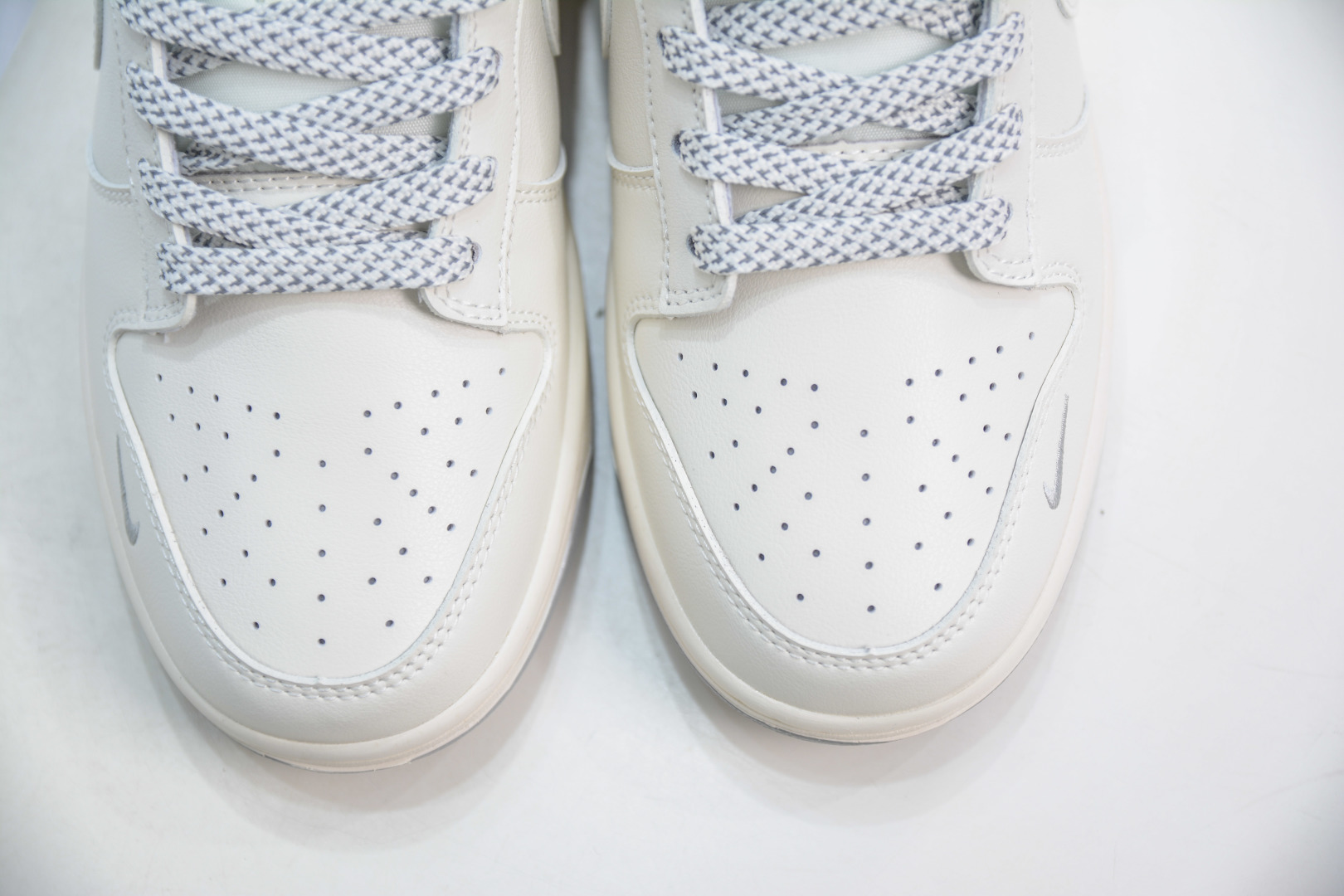 280 Nike SB Dunk Low x Louis Vuitton LV联名-米灰三勾 XX3168-180