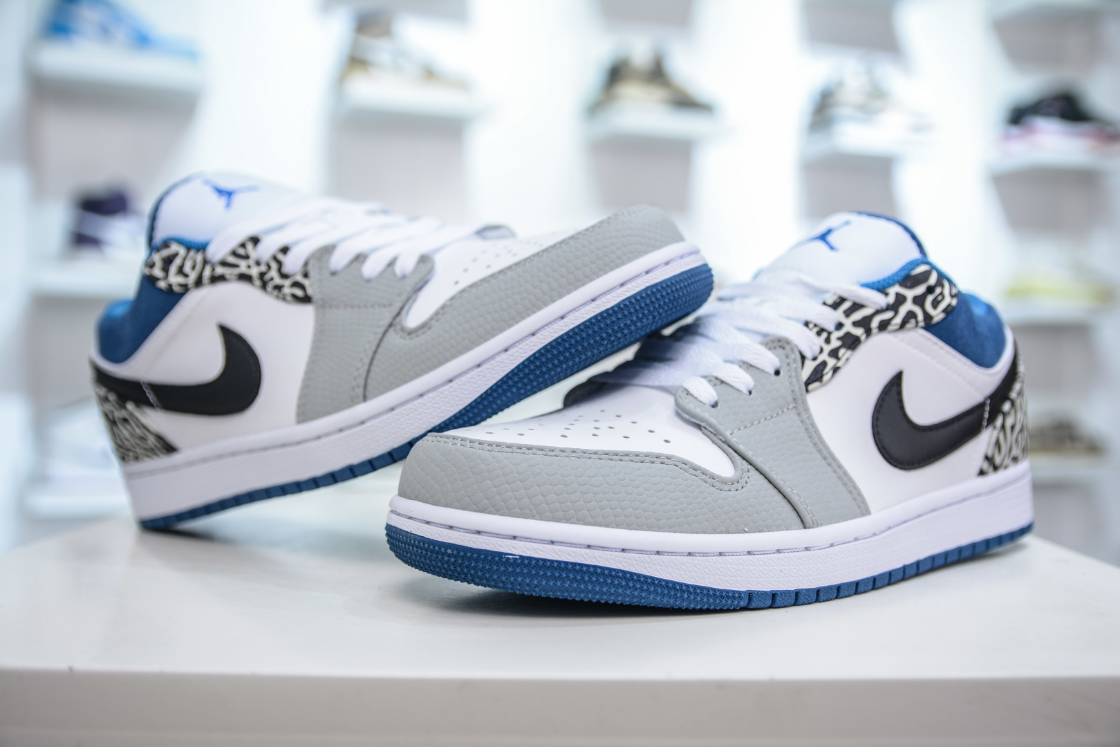 Air Jordan 1 Low 'Cracked Leather' White Blue Men's Shoe DM1199-140 4 cmp i1746735477604 1767 0 3