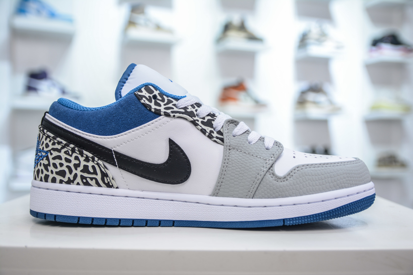 Air Jordan 1 Low 'Cracked Leather' White Blue Men's Shoe DM1199-140 3 cmp i1746735477627 2225 0 2