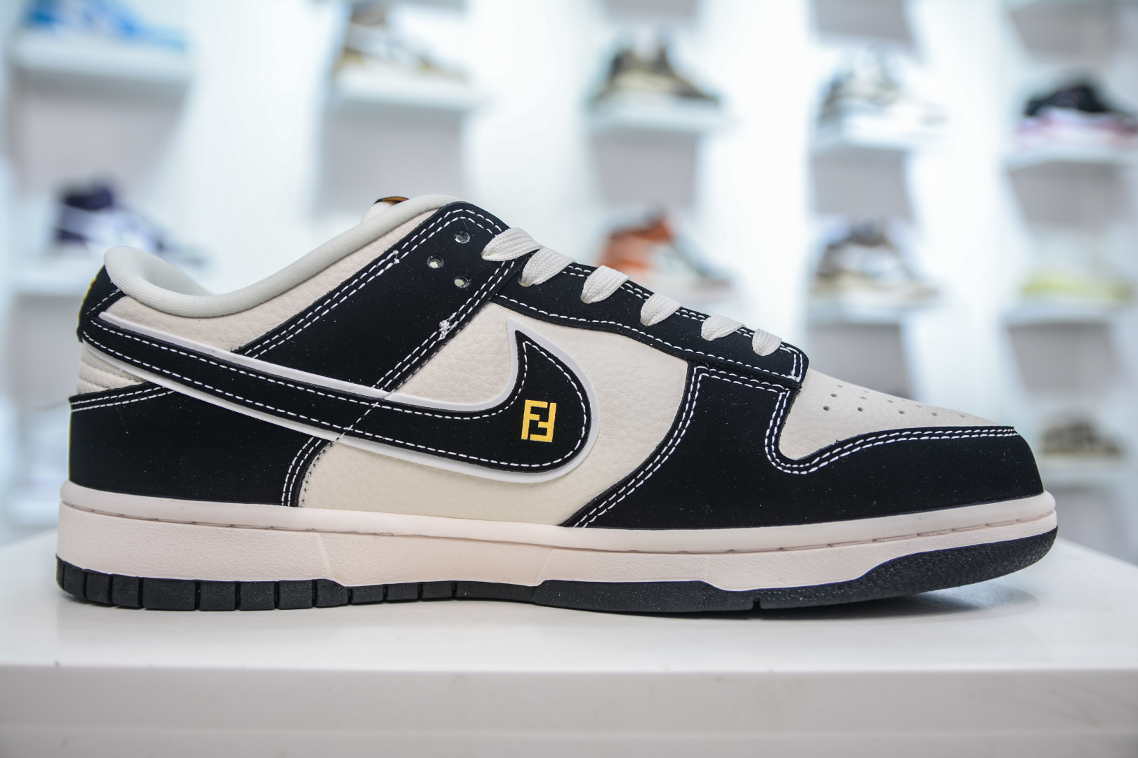 280 Nike SB Dunk Low x FEND 芬迪联名-黑白 LW1818-115