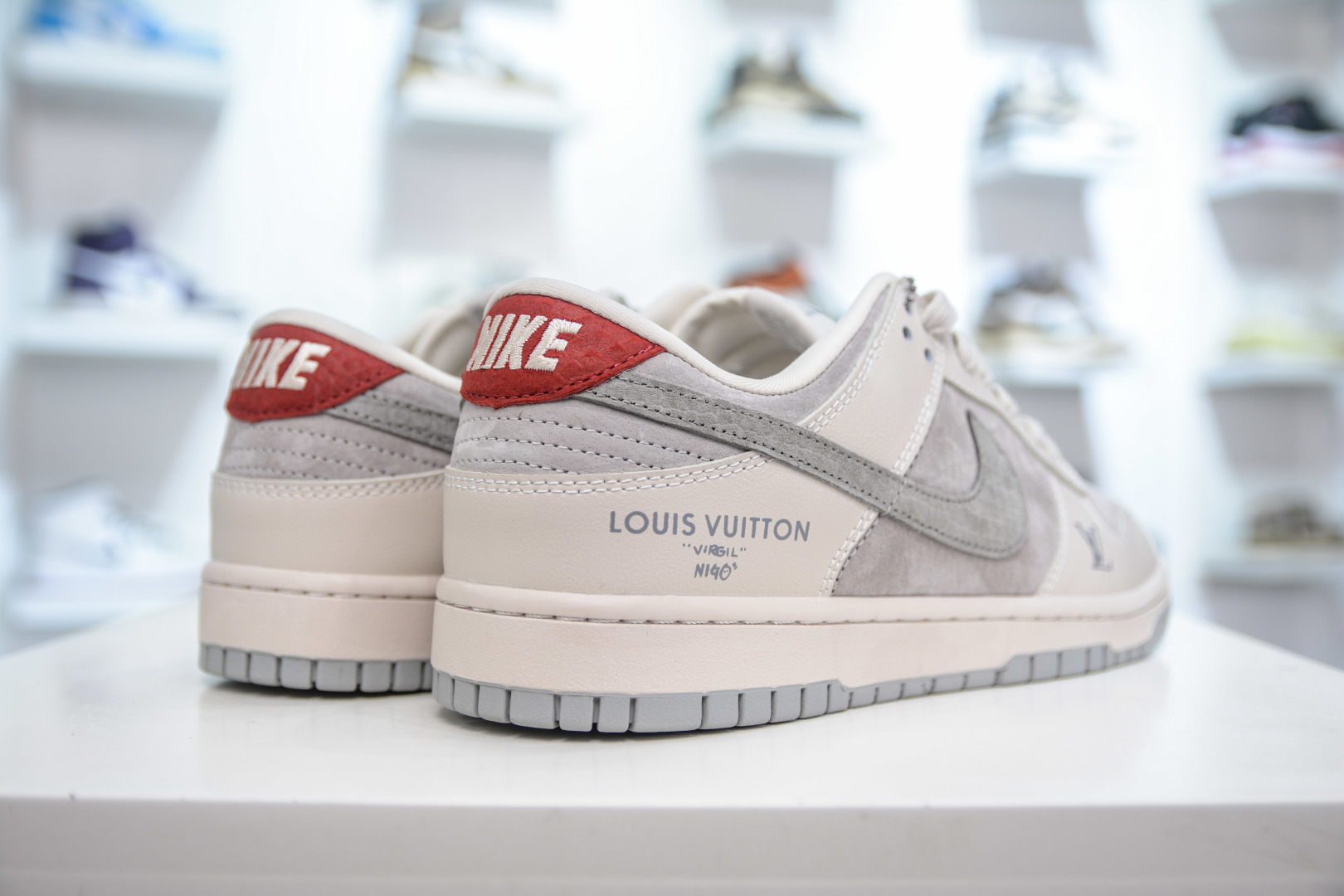 Nike SB Dunk Low x Louis Vuitton White Grey Snake scale Hook Shoes 6 cmp i1746811912203 4140 0 5