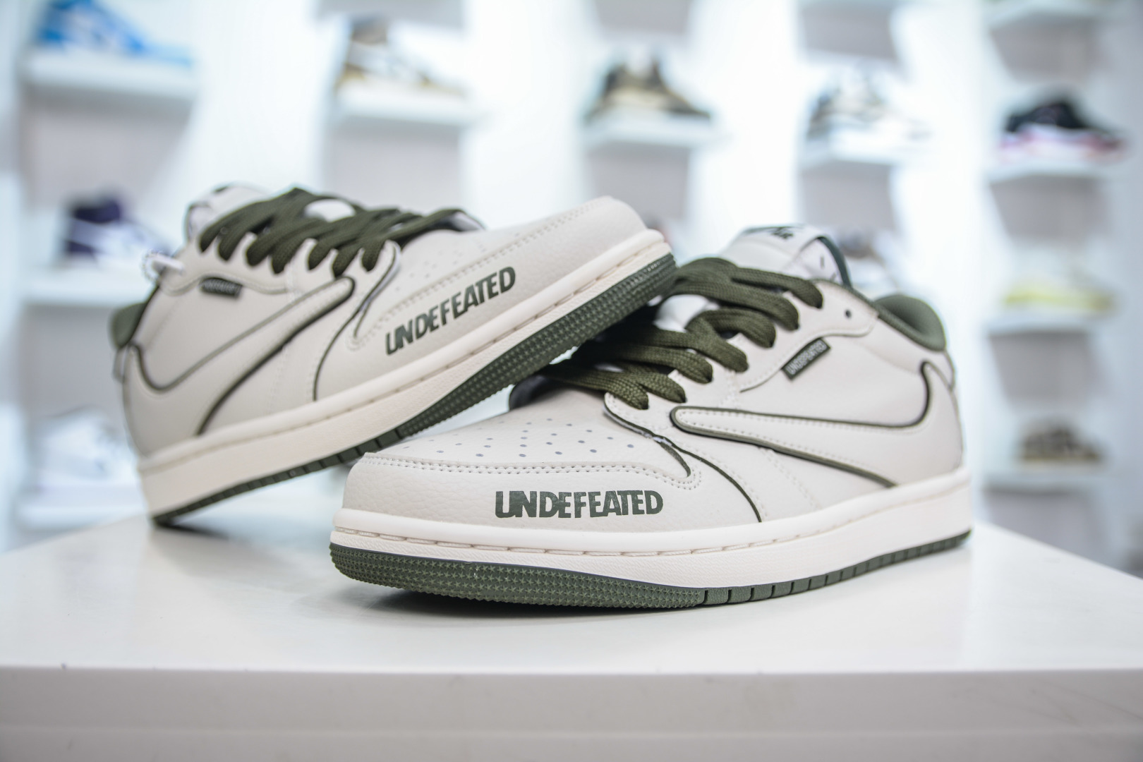 270 TS x Air Jordan AJ1 Low x UNDEFEATED UND联名-白绿 倒钩低帮联名定制配色 DF1845-535