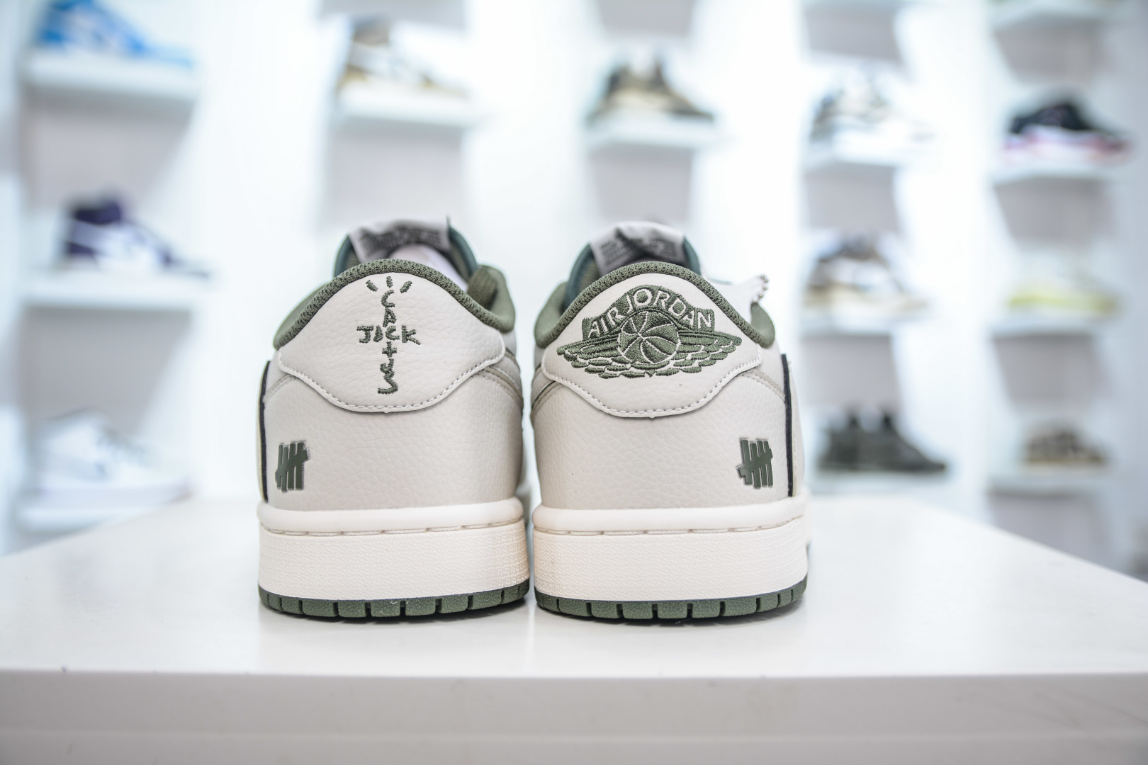 270 TS x Air Jordan AJ1 Low x UNDEFEATED UND联名-白绿 倒钩低帮联名定制配色 DF1845-535