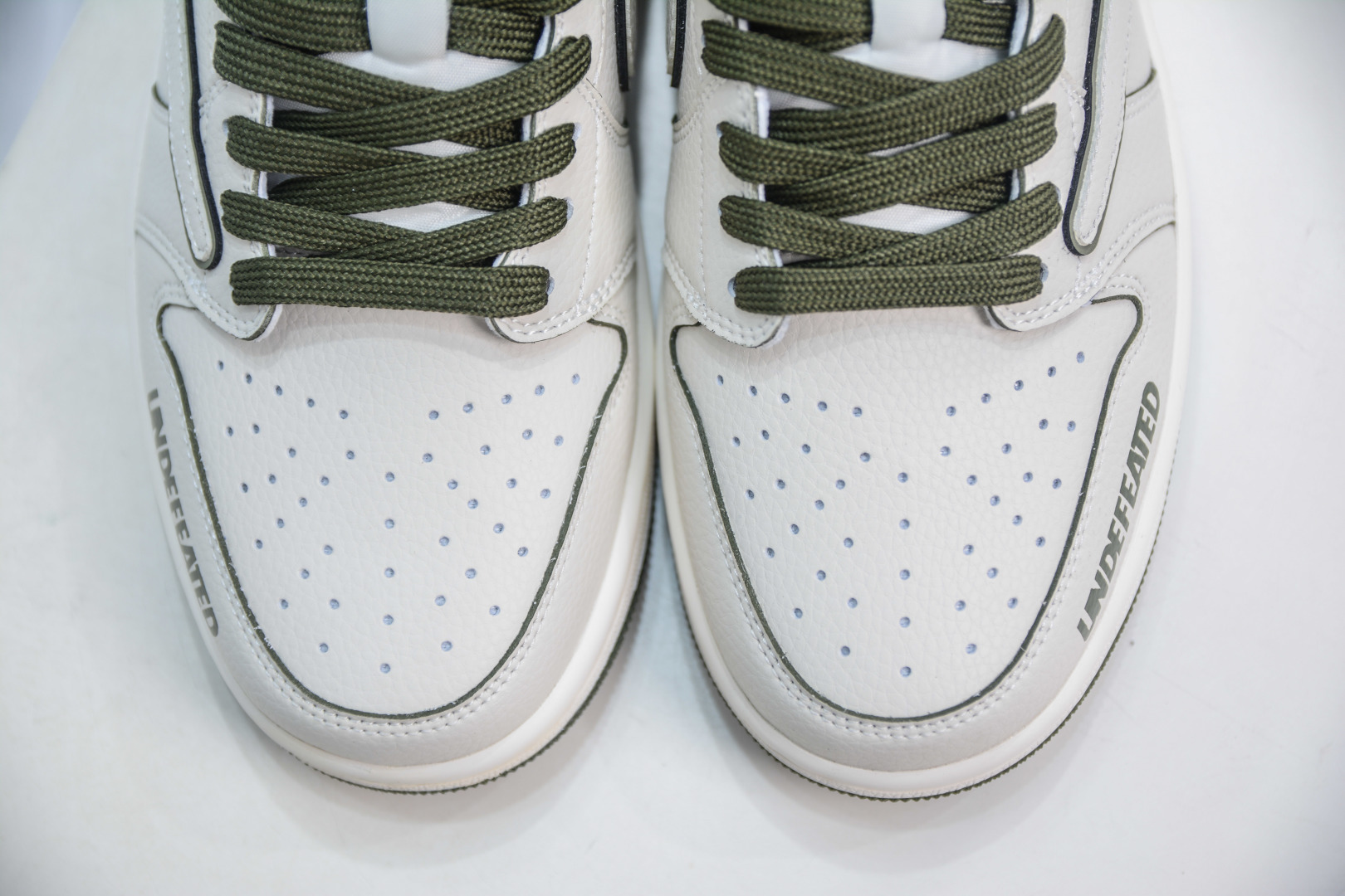 270 TS x Air Jordan AJ1 Low x UNDEFEATED UND联名-白绿 倒钩低帮联名定制配色 DF1845-535