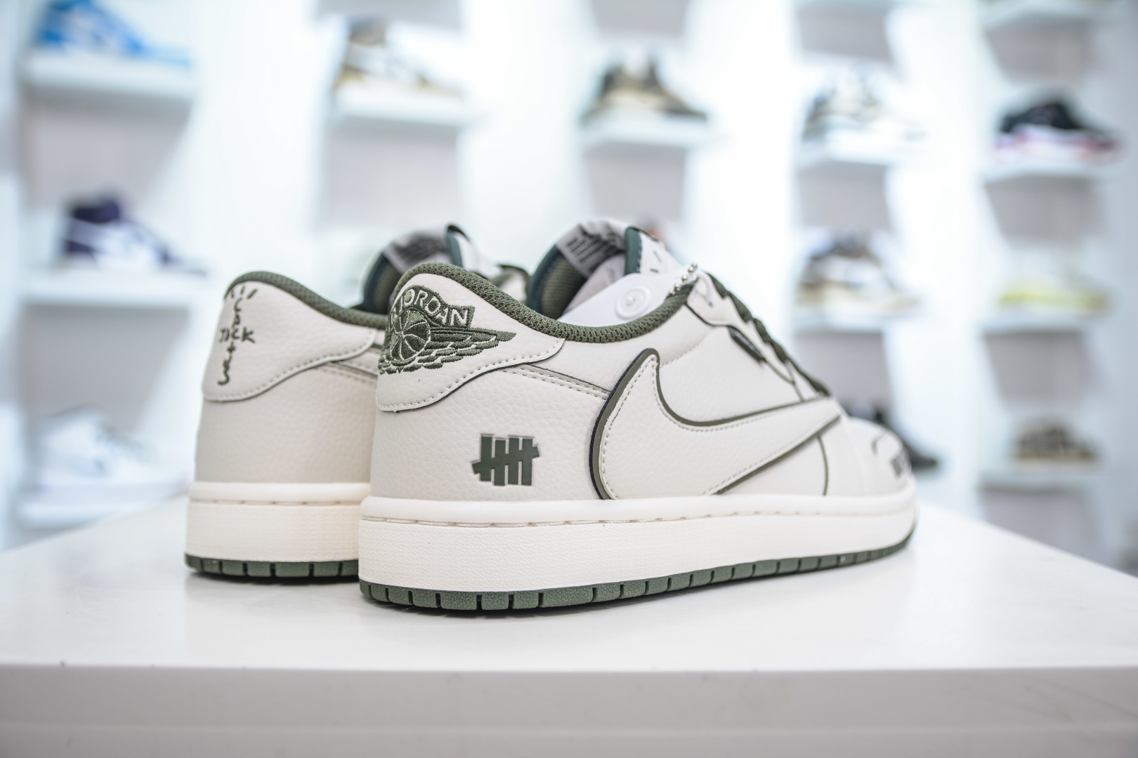 270 TS x Air Jordan AJ1 Low x UNDEFEATED UND联名-白绿 倒钩低帮联名定制配色 DF1845-535