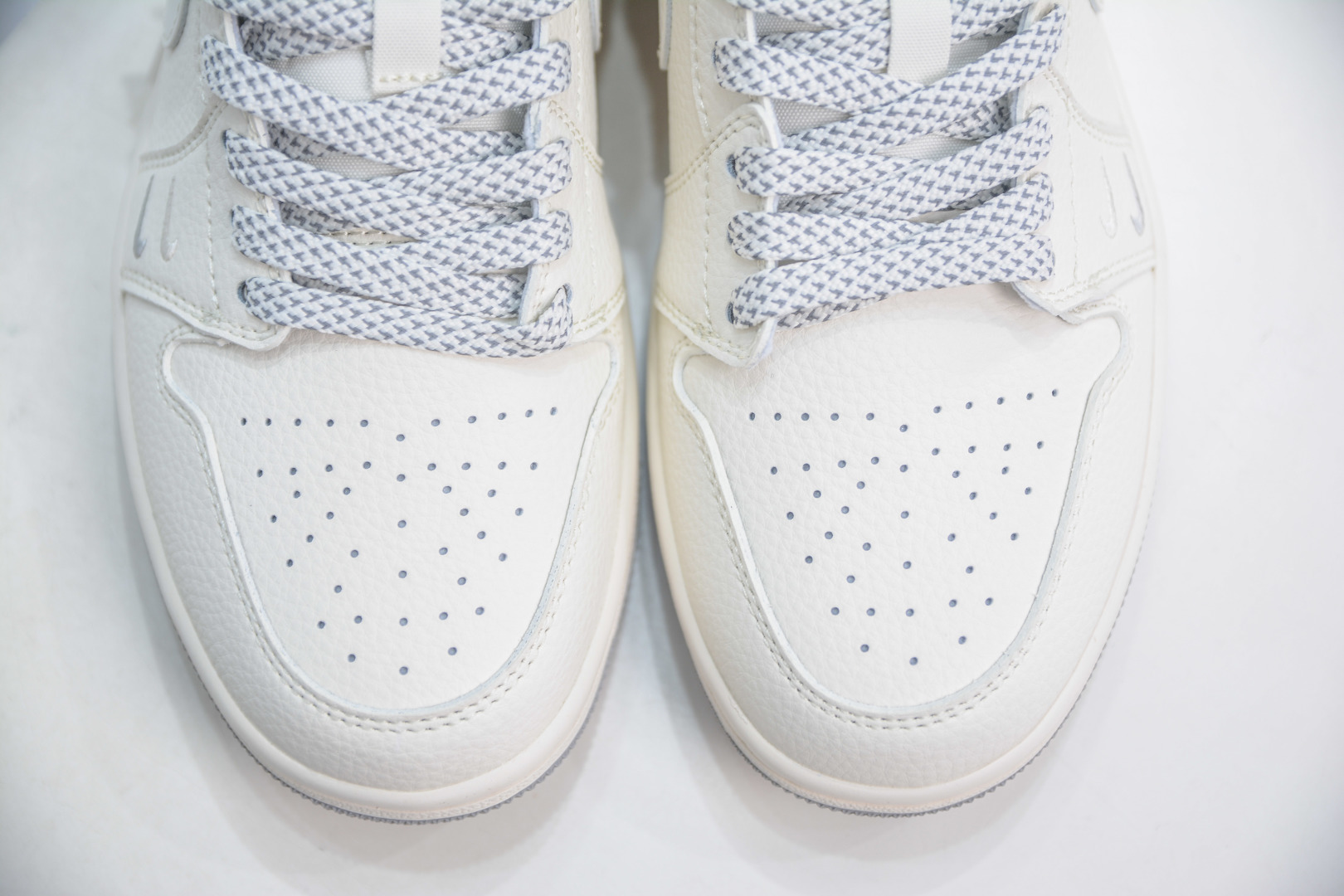 Air Jordan 1 Low x Louis Vuitton Custom - Beige Leather Sneakers 9 cmp i1746903059310 2357 0 8