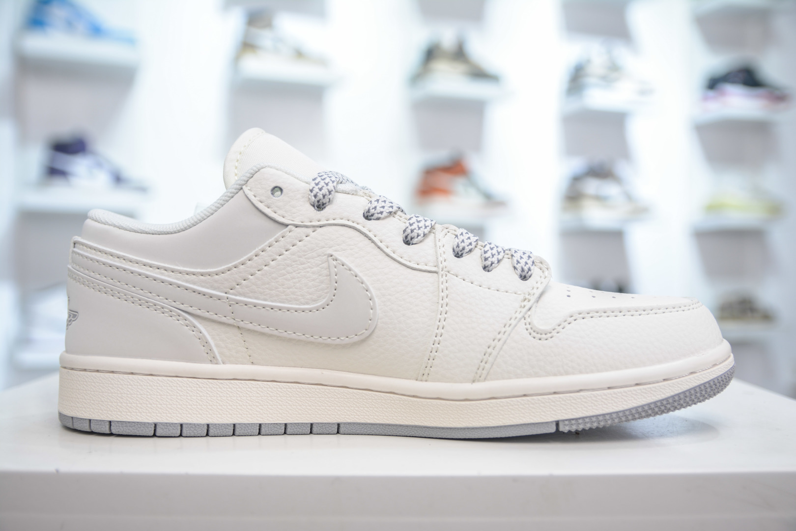 Air Jordan 1 Low x Louis Vuitton Custom - Beige Leather Sneakers 3 cmp i1746903059767 3998 0 2