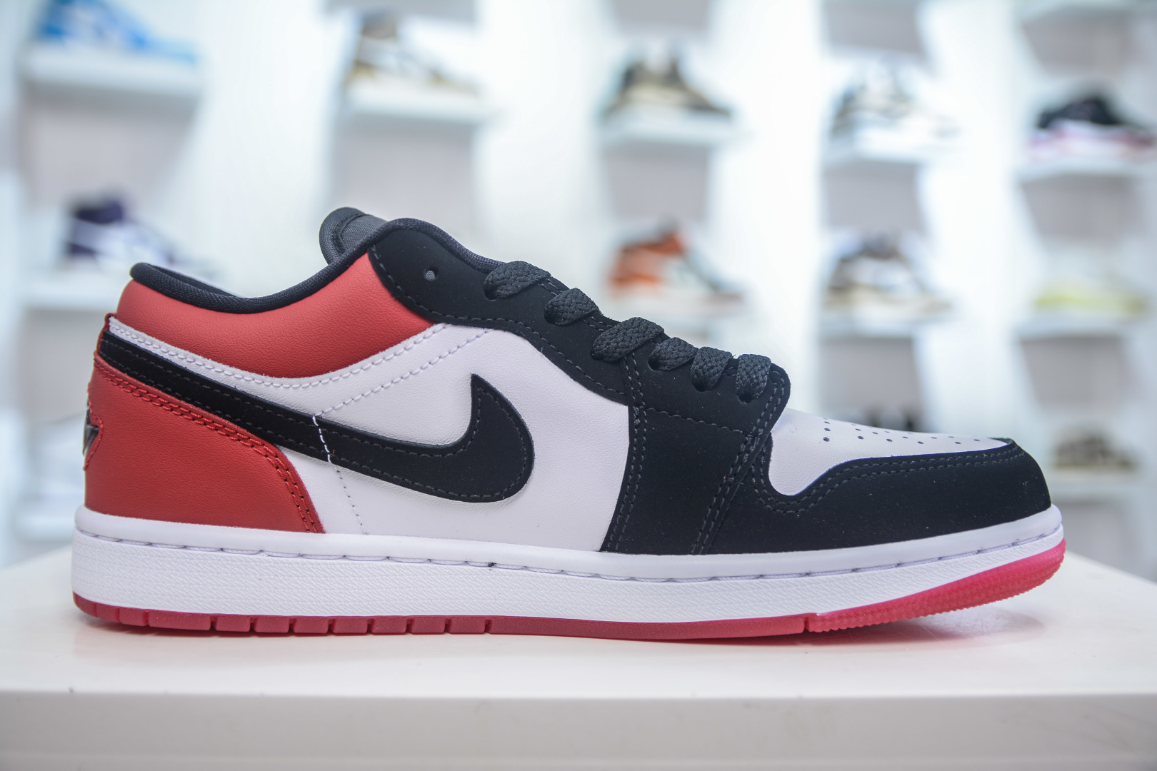 Air Jordan 1 Low Black Toe - Iconic Style, Unmatched Comfort 3 cmp i1746903350203 4020 0 2