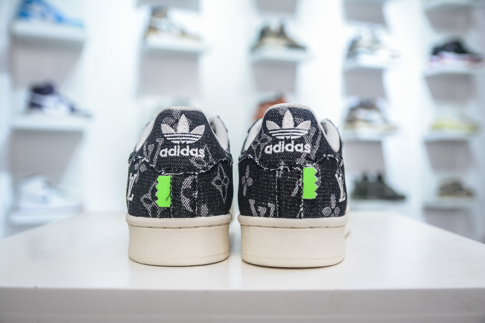 180 LV x AD Originals Superstar 黑白牛仔老花 贝壳头 IG1988