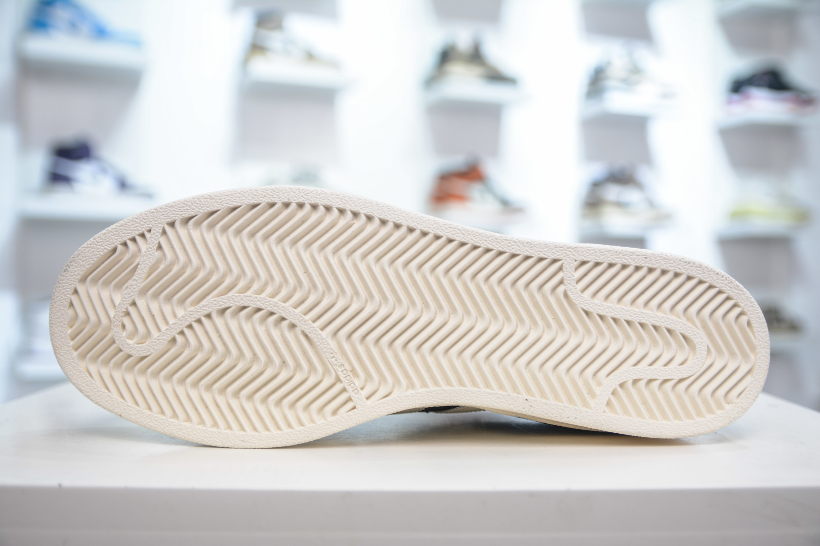 180 LV x AD Originals Superstar 黑白牛仔老花 贝壳头 IG1988
