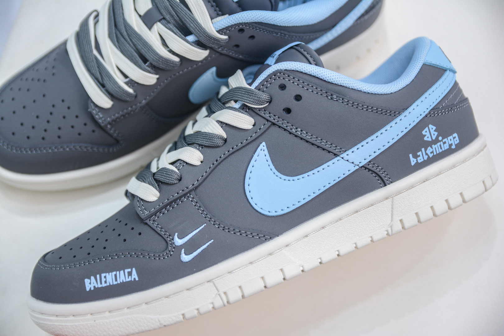 Nike SB Dunk Low x Balenciaga Grey Blue Sneakers - Premium Quality & Comfort 7 cmp i1746903620507 2461 0 6