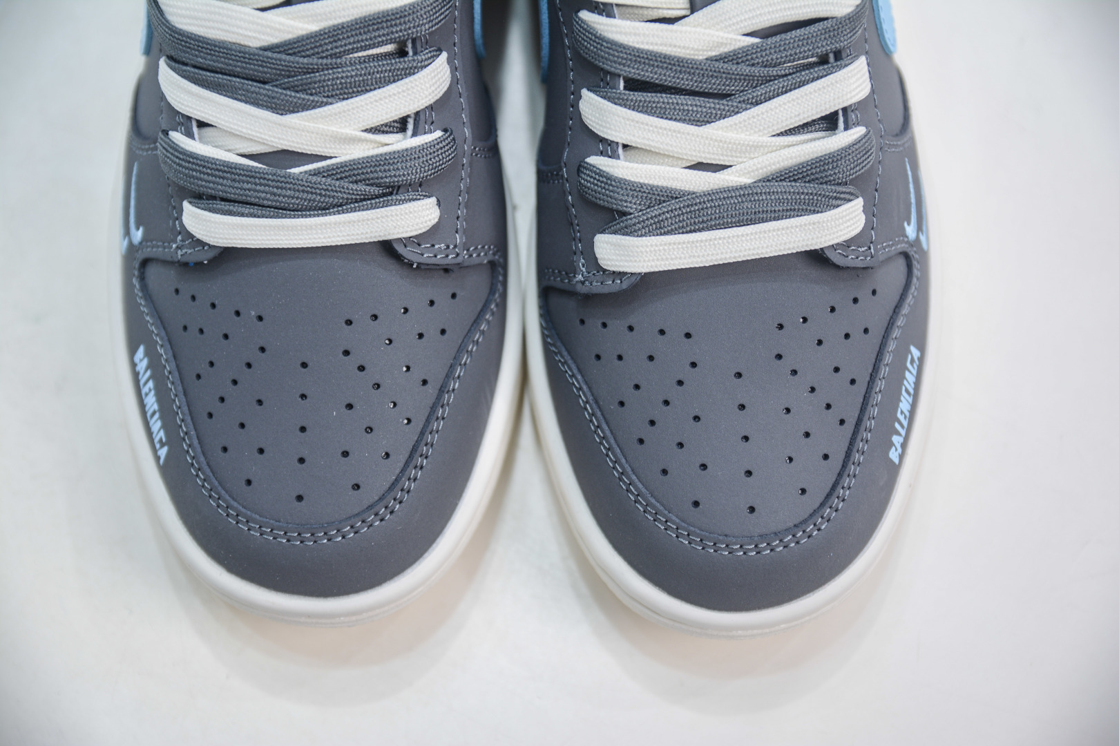Nike SB Dunk Low x Balenciaga Grey Blue Sneakers - Premium Quality & Comfort 9 cmp i1746903620523 1122 0 8