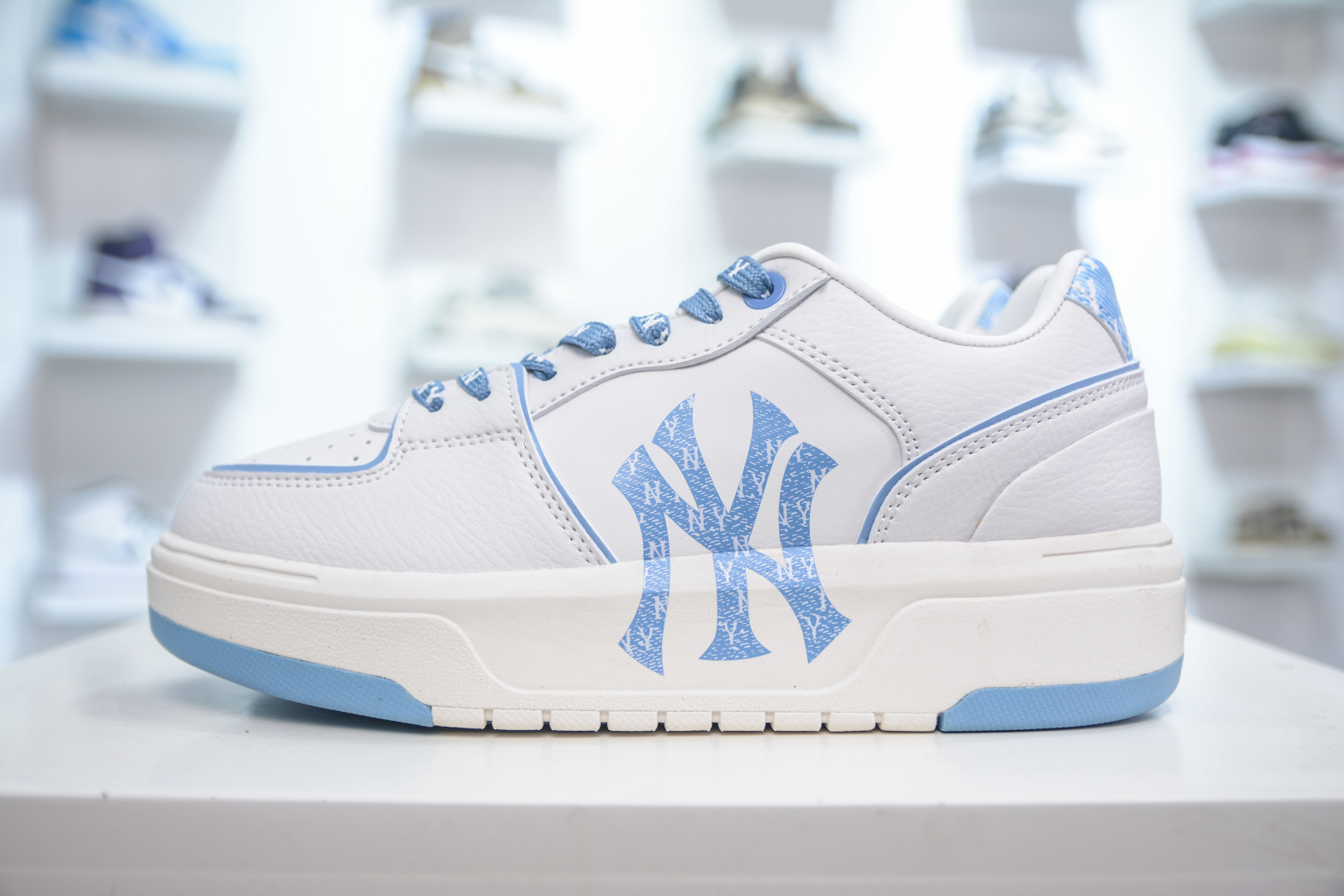 MLB Chunky Runner Basic White & Blue Sneakers - New York Yankees Edition