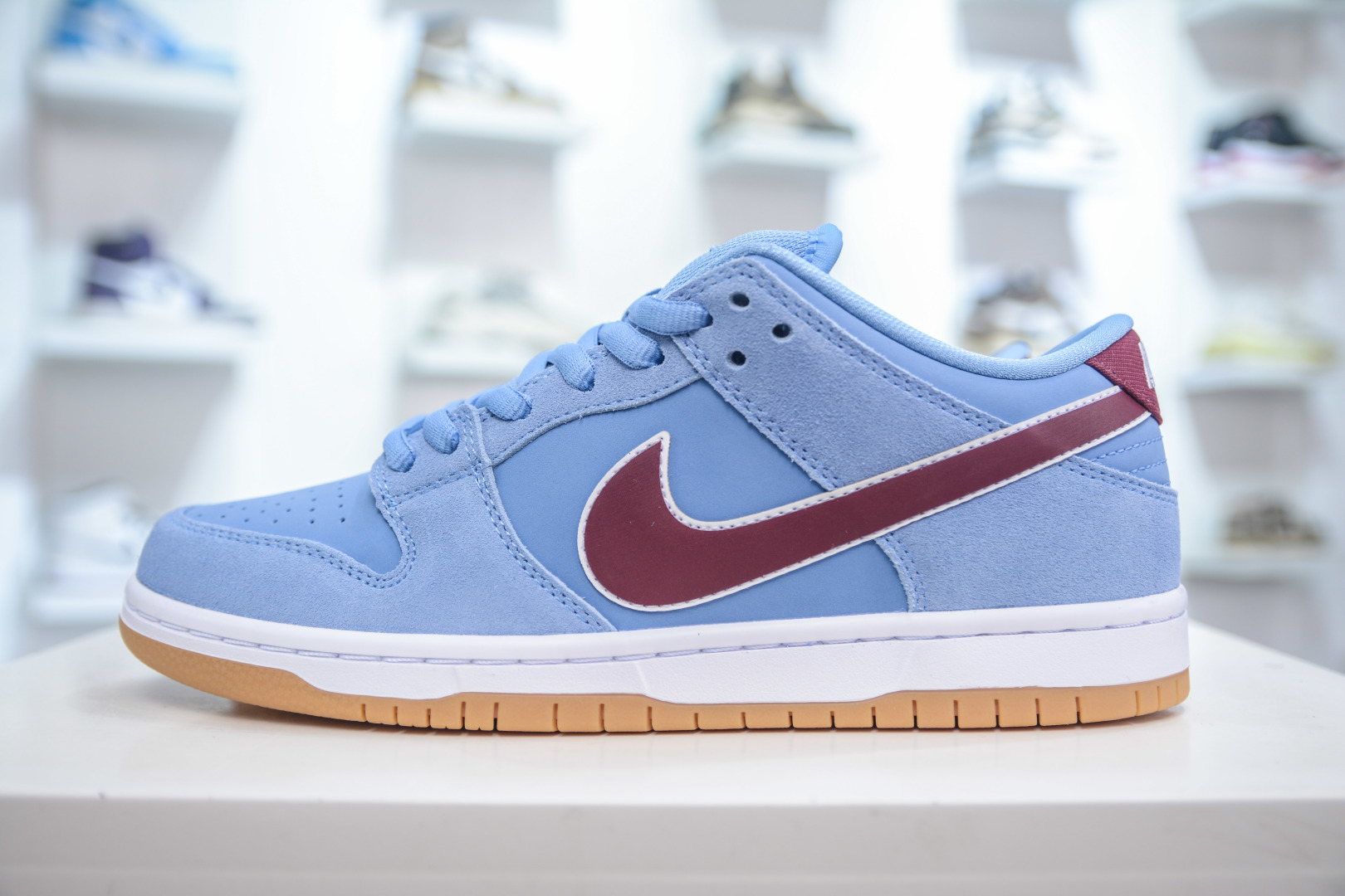 Nike SB Dunk Low Philadelphia Phillies Sneakers - DQ4040-400