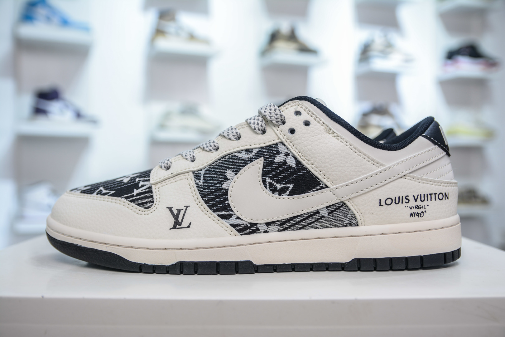 280 Nike SB Dunk Low x Louis Vuitton LV联名-黑白织布白勾 FC1688-229