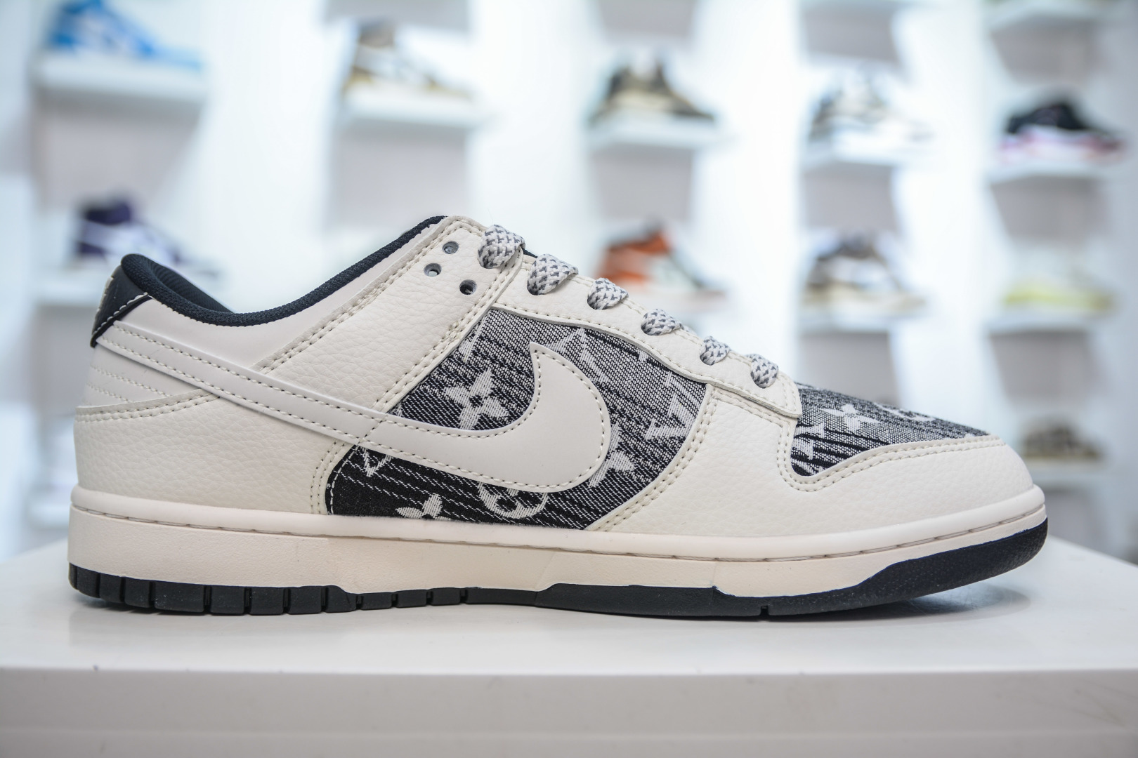 280 Nike SB Dunk Low x Louis Vuitton LV联名-黑白织布白勾 FC1688-229